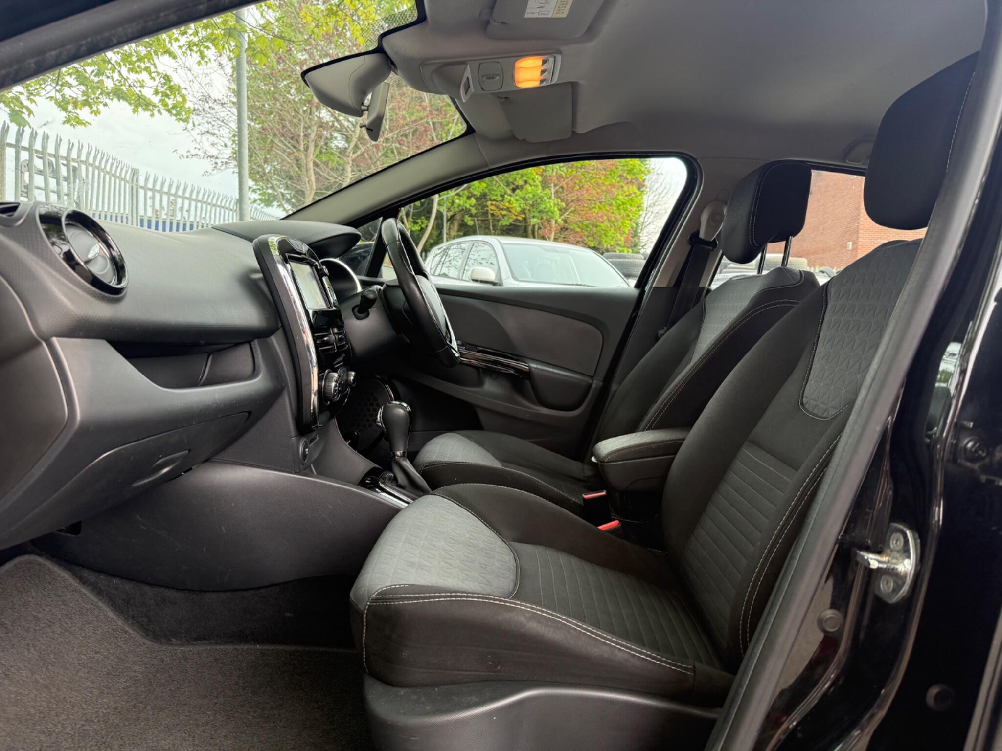 Renault Clio - Image 46