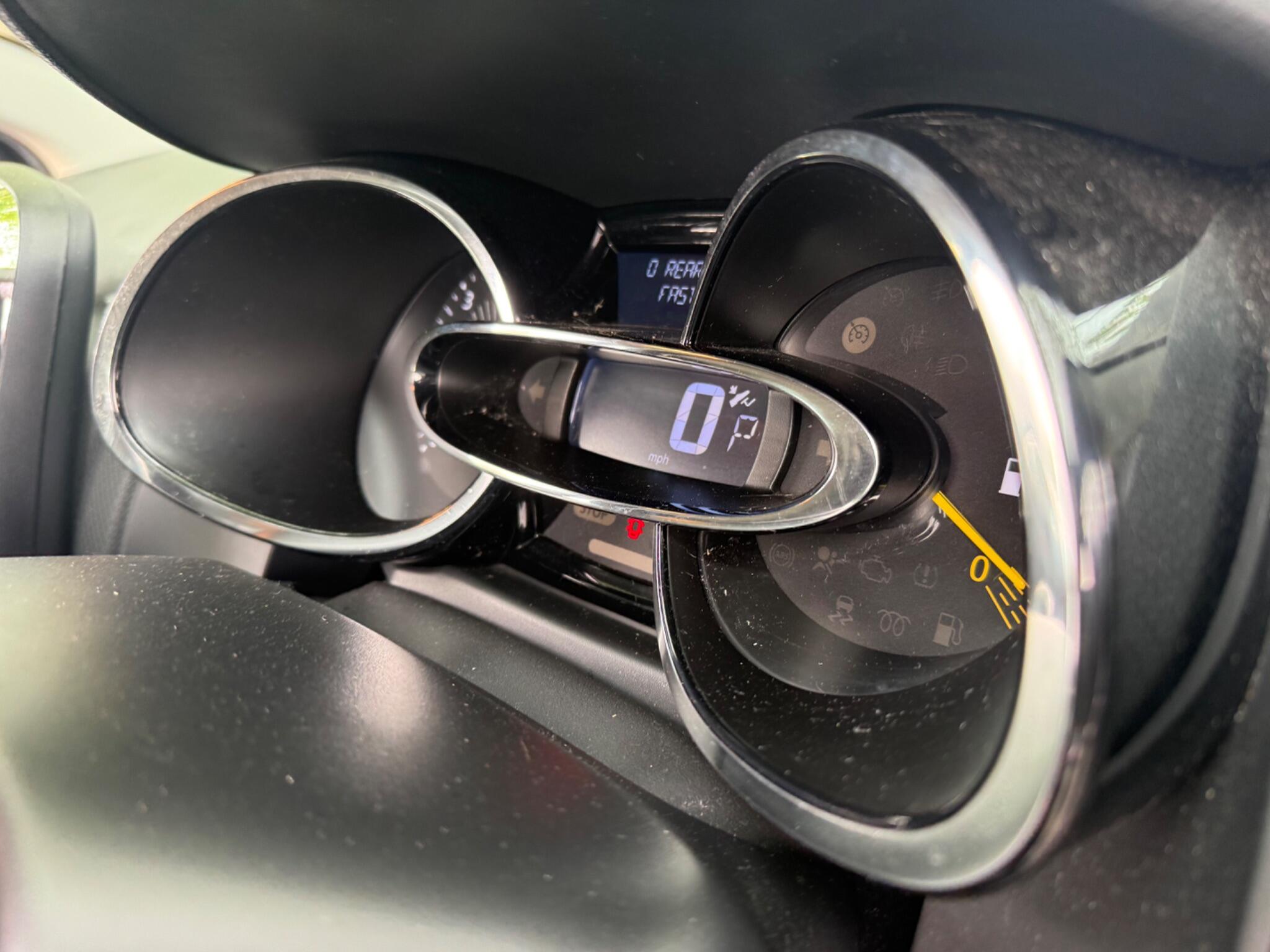 Renault Clio - Image 56