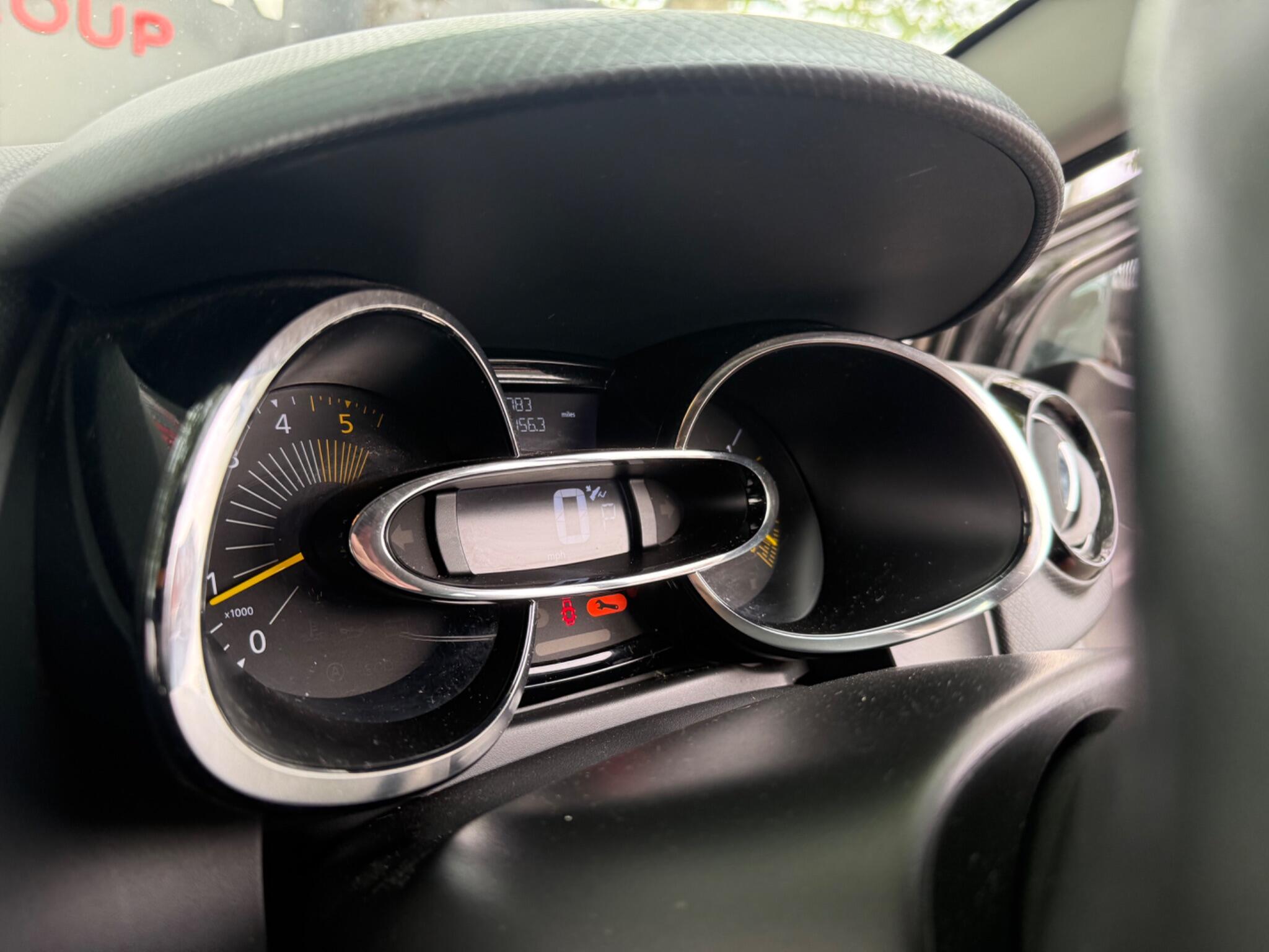 Renault Clio - Image 58