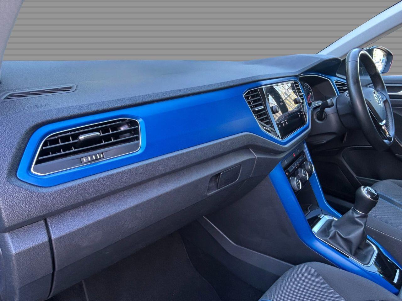 Volkswagen T-Roc - Image 22