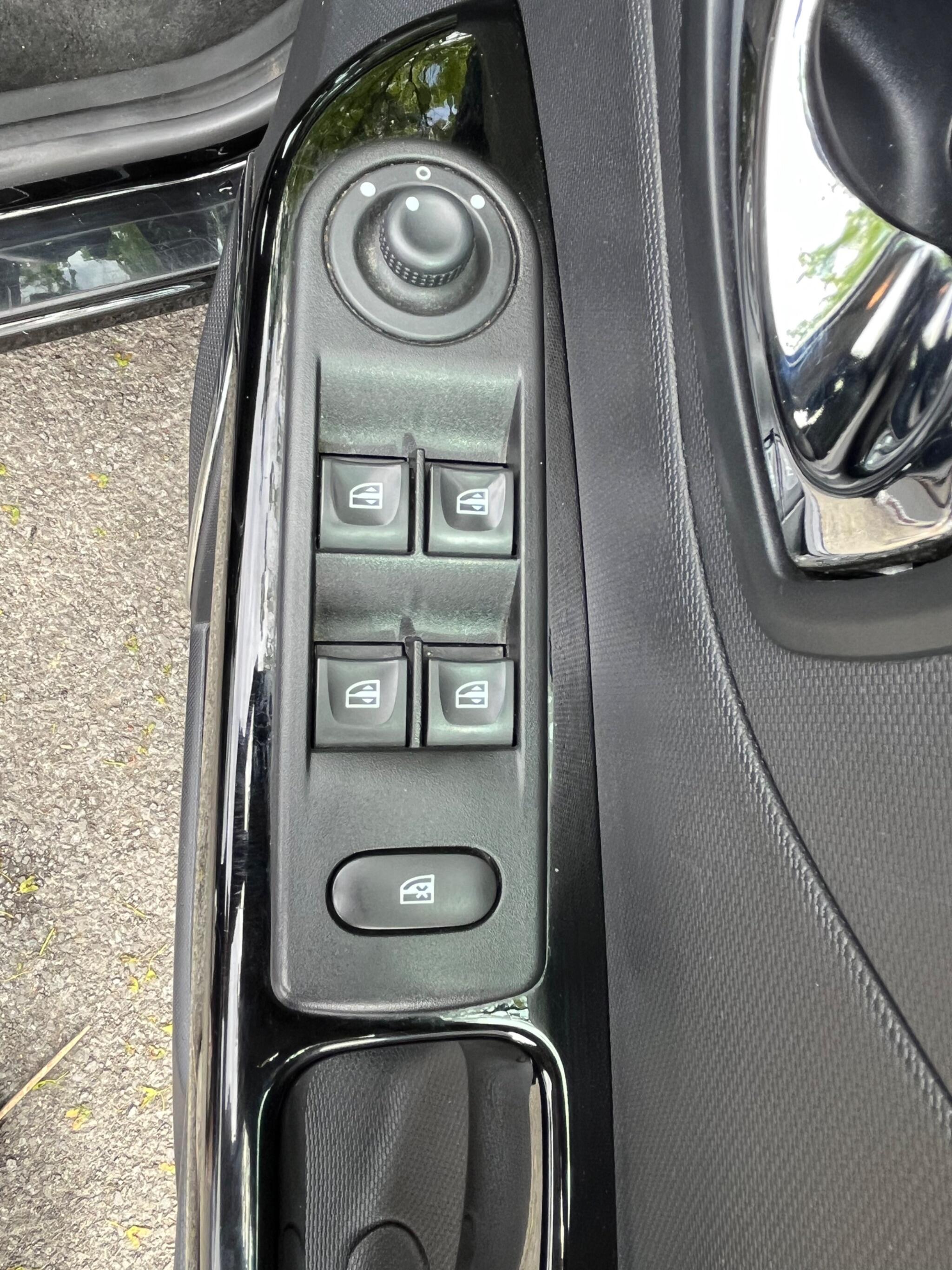 Renault Captur - Image 34