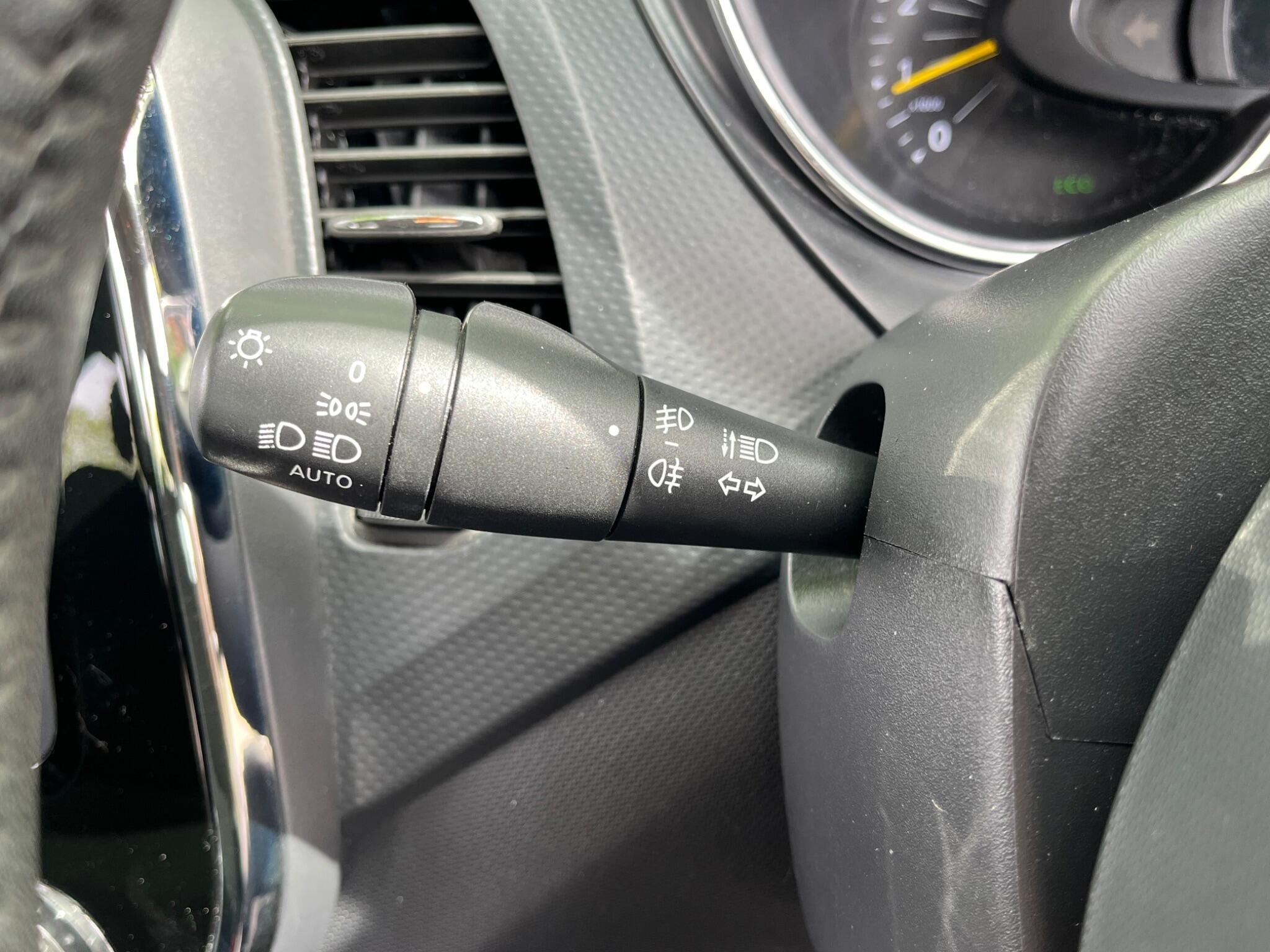 Renault Captur - Image 35