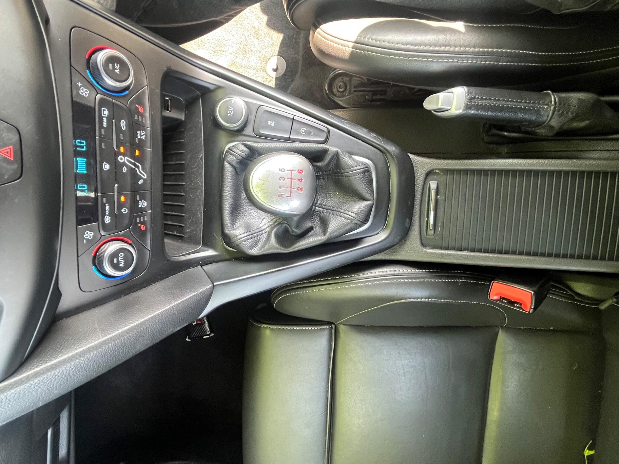 Ford Focus - Image 18