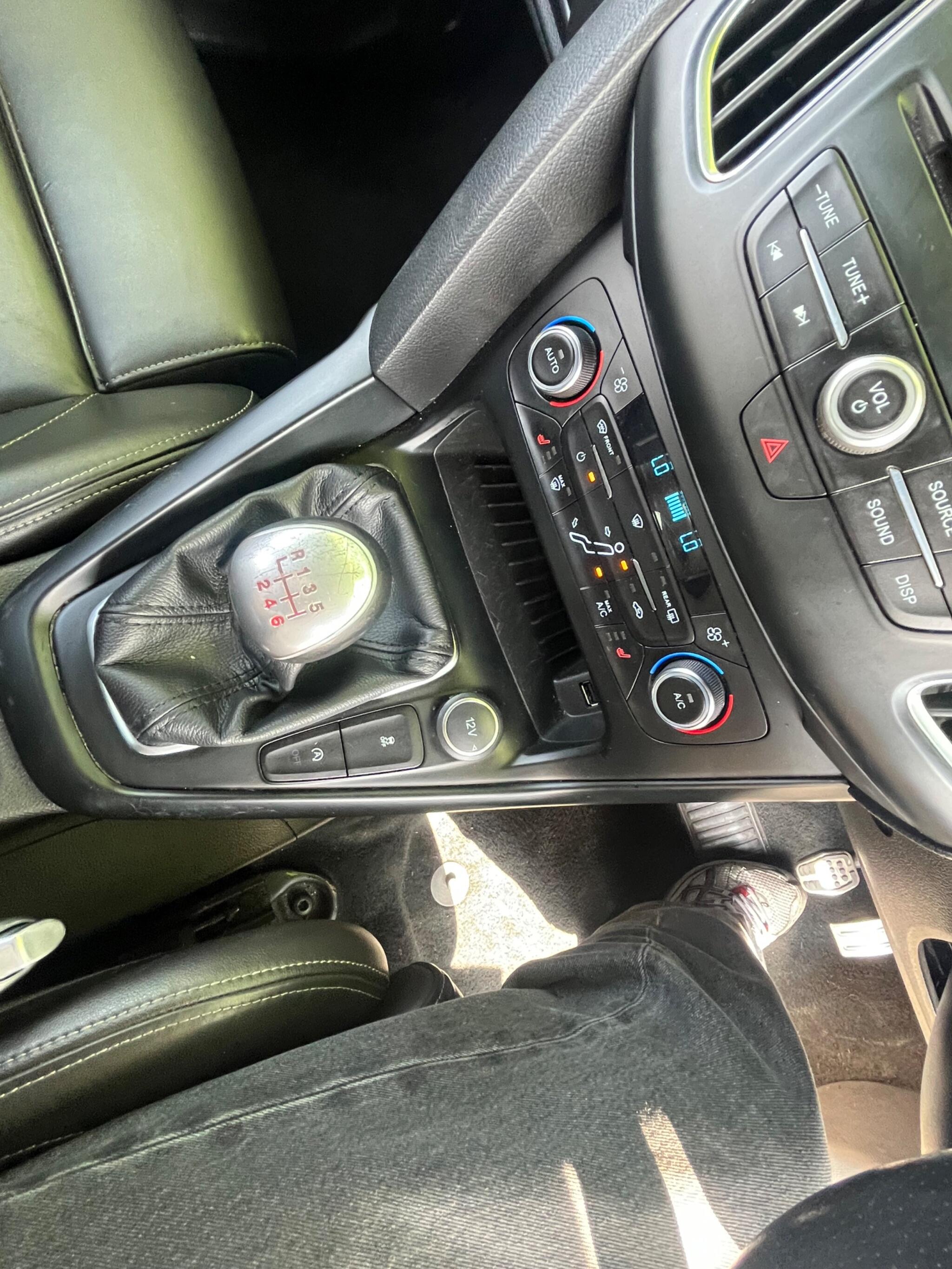 Ford Focus - Image 19