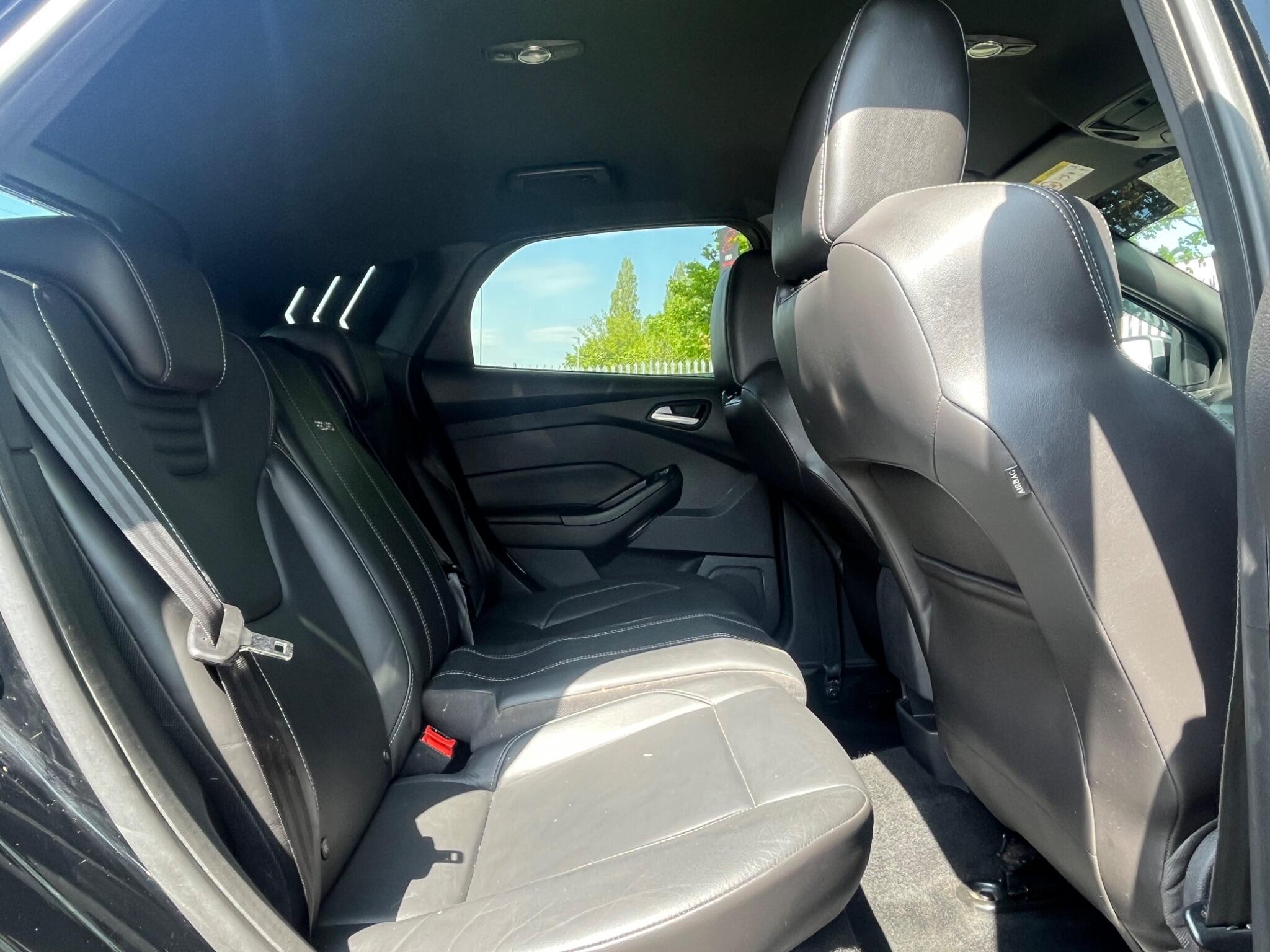 Ford Focus - Image 22