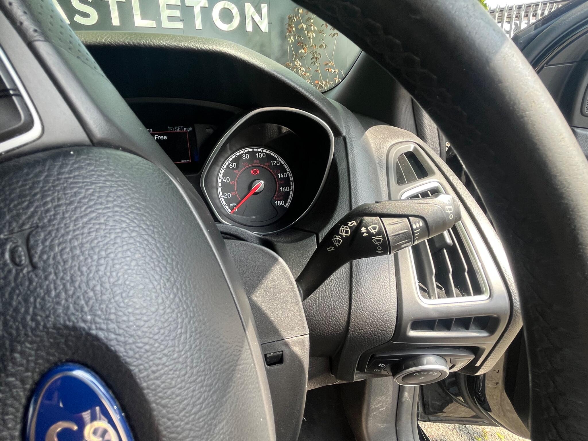 Ford Focus - Image 24