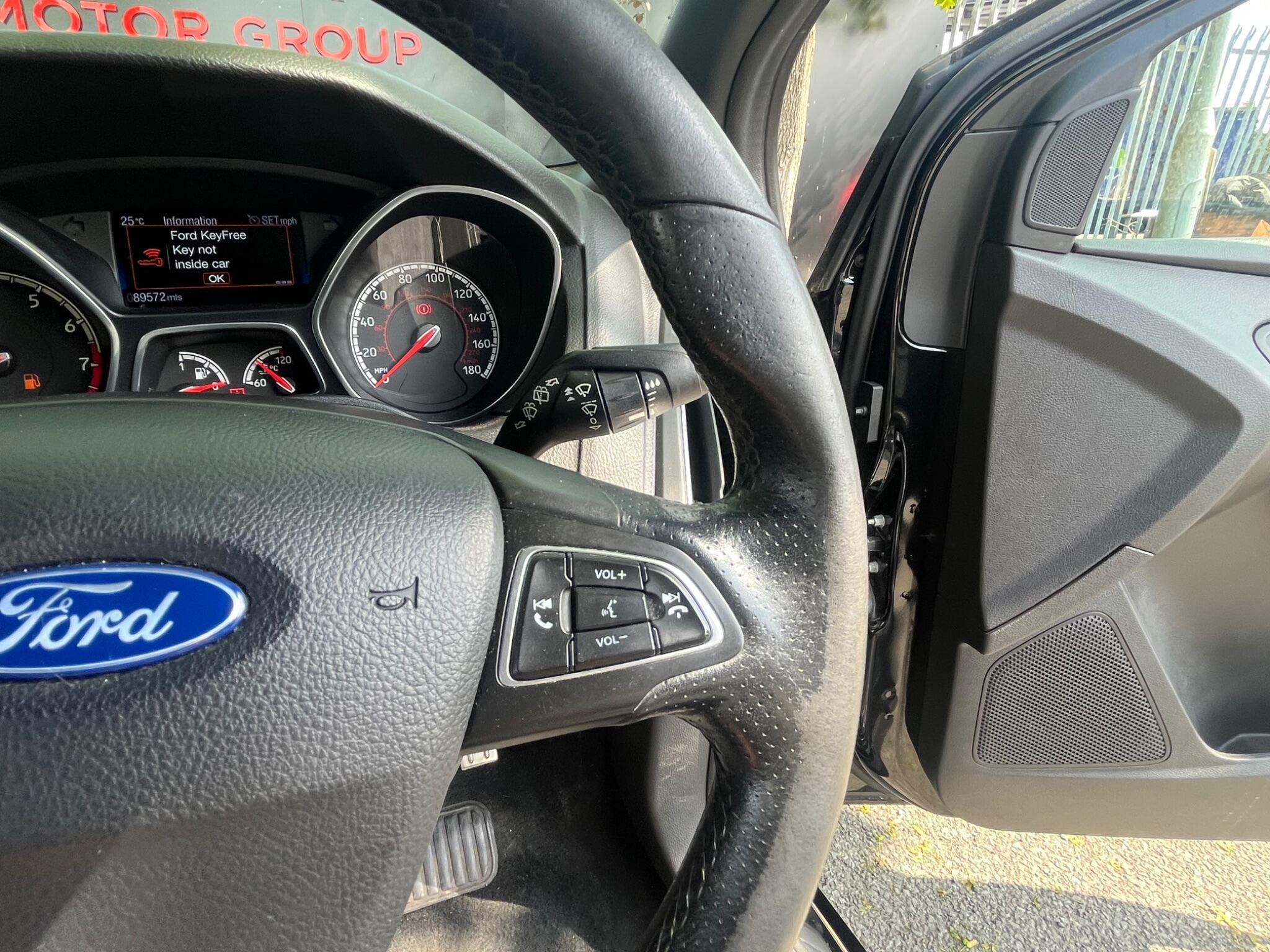 Ford Focus - Image 25