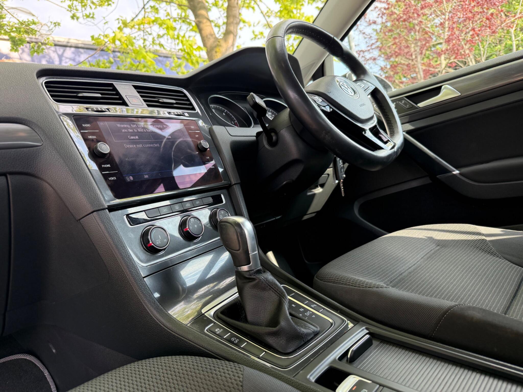 Volkswagen Golf - Image 18
