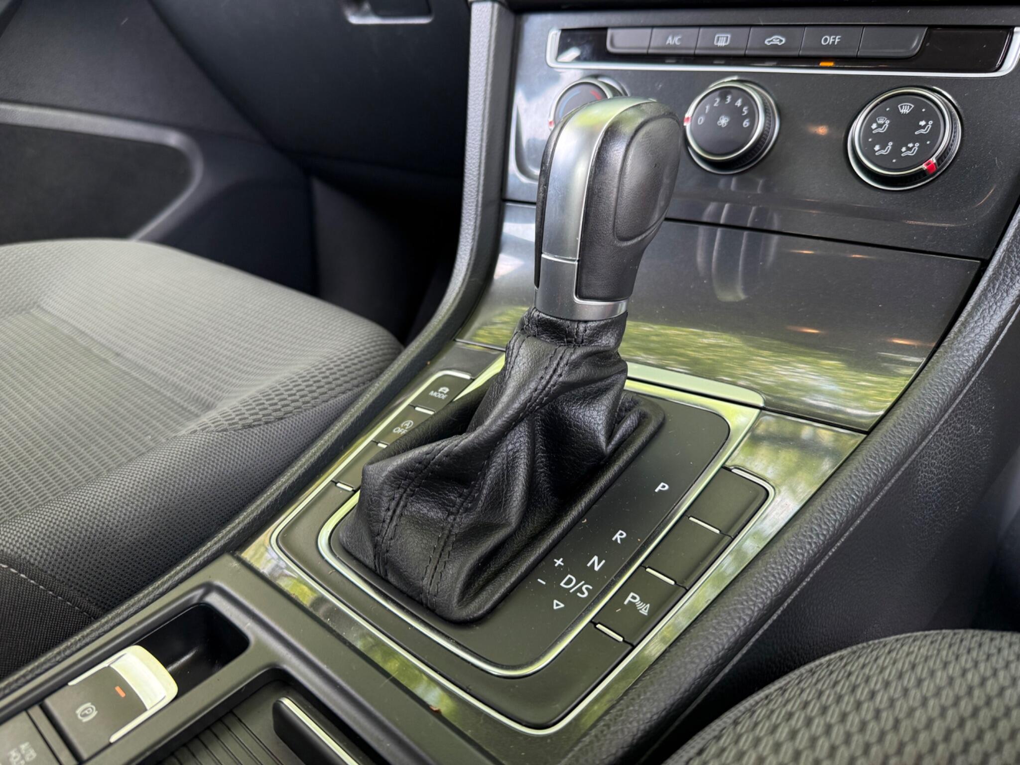 Volkswagen Golf - Image 19