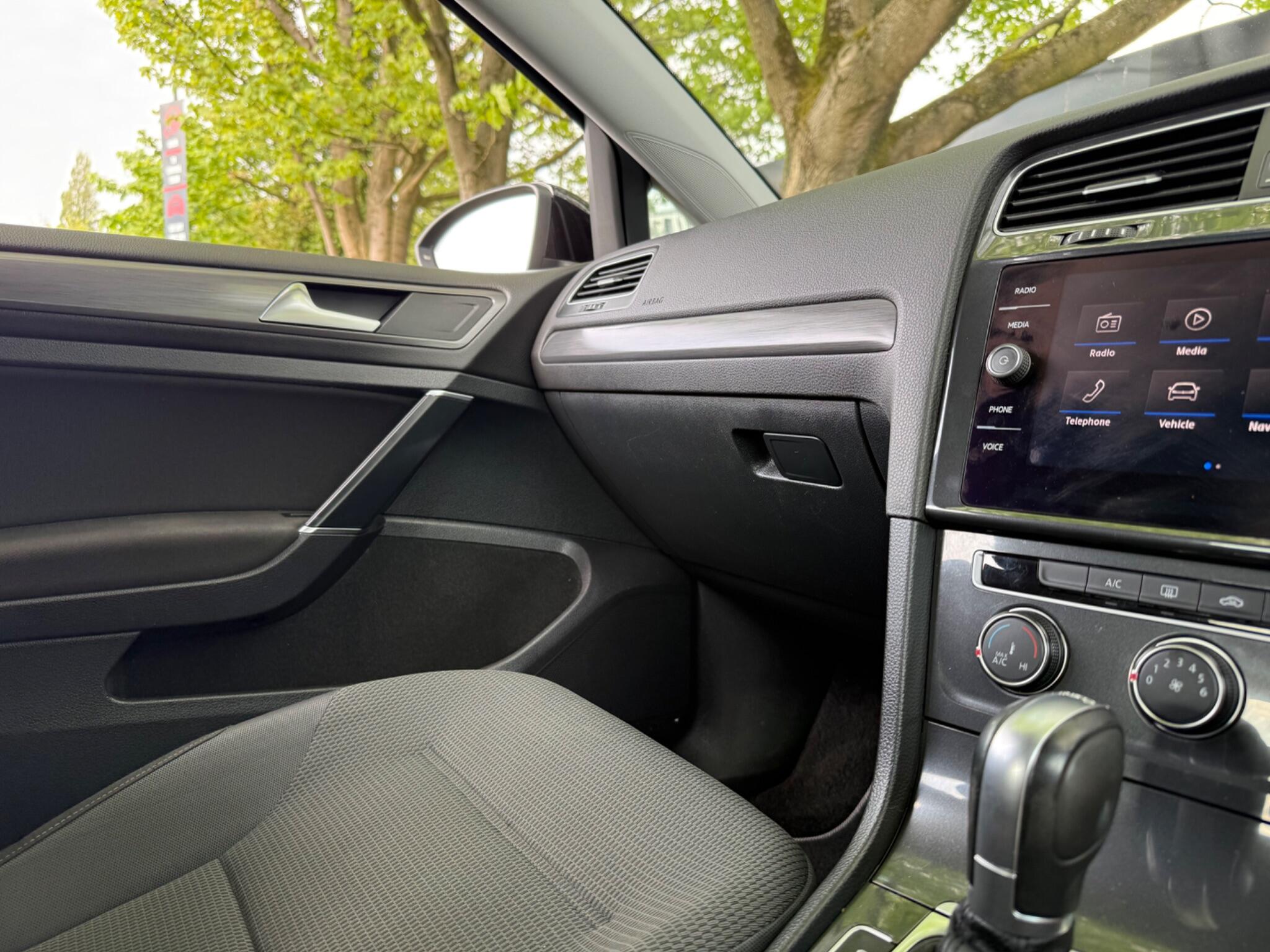 Volkswagen Golf - Image 20