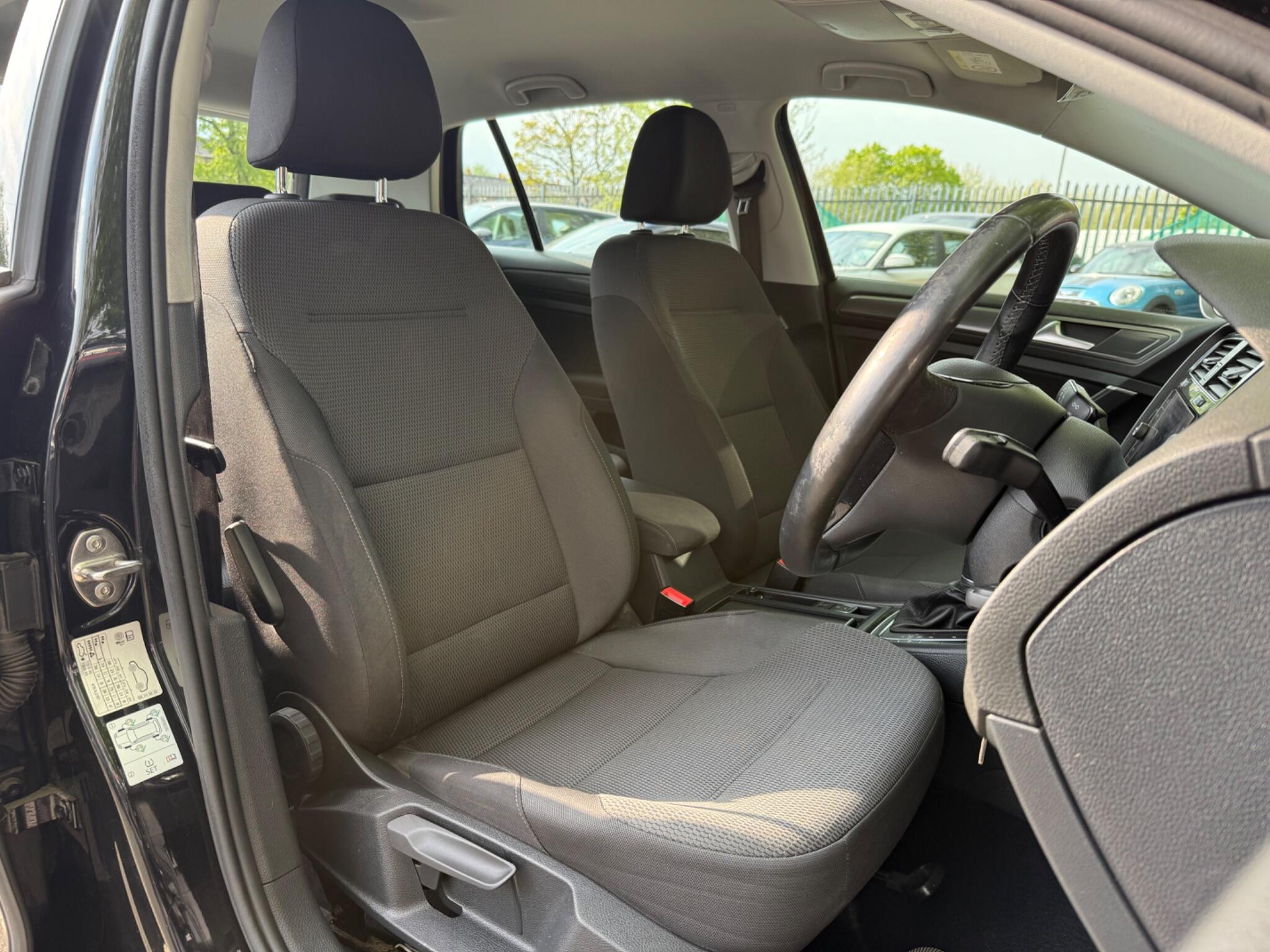Volkswagen Golf - Image 21
