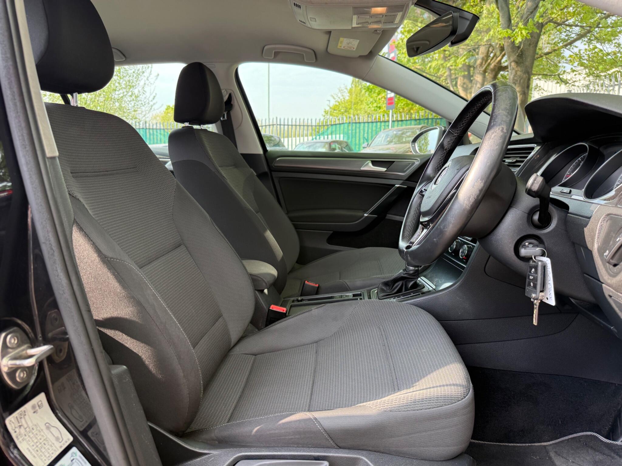 Volkswagen Golf - Image 22