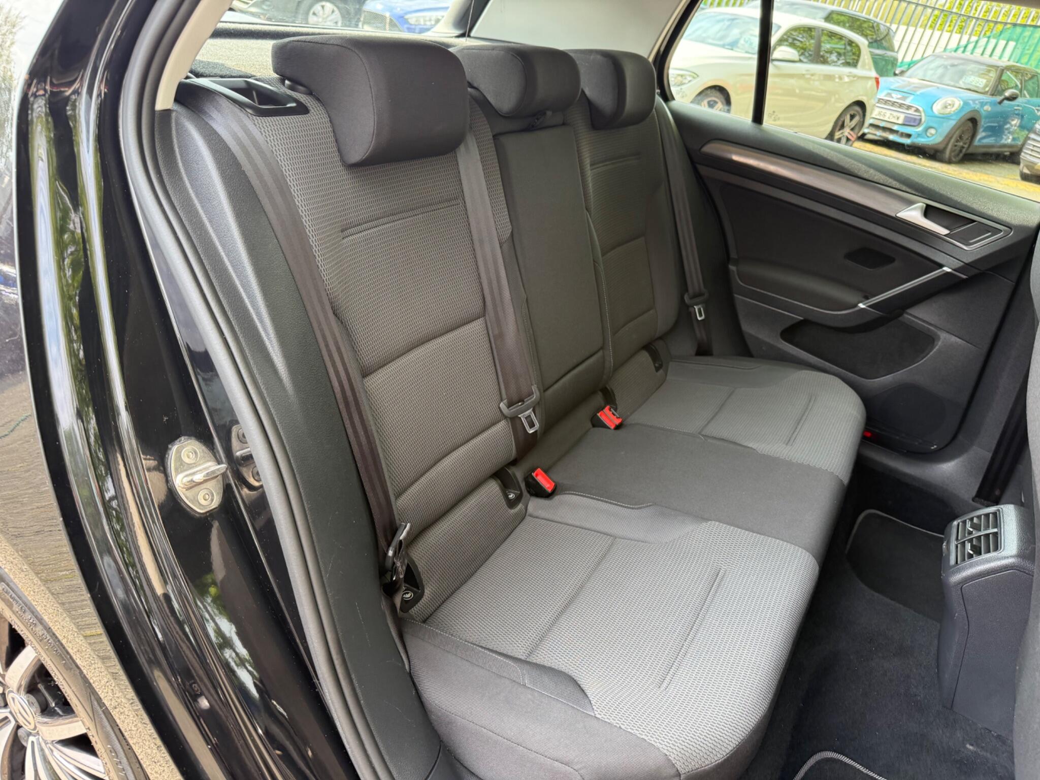 Volkswagen Golf - Image 23