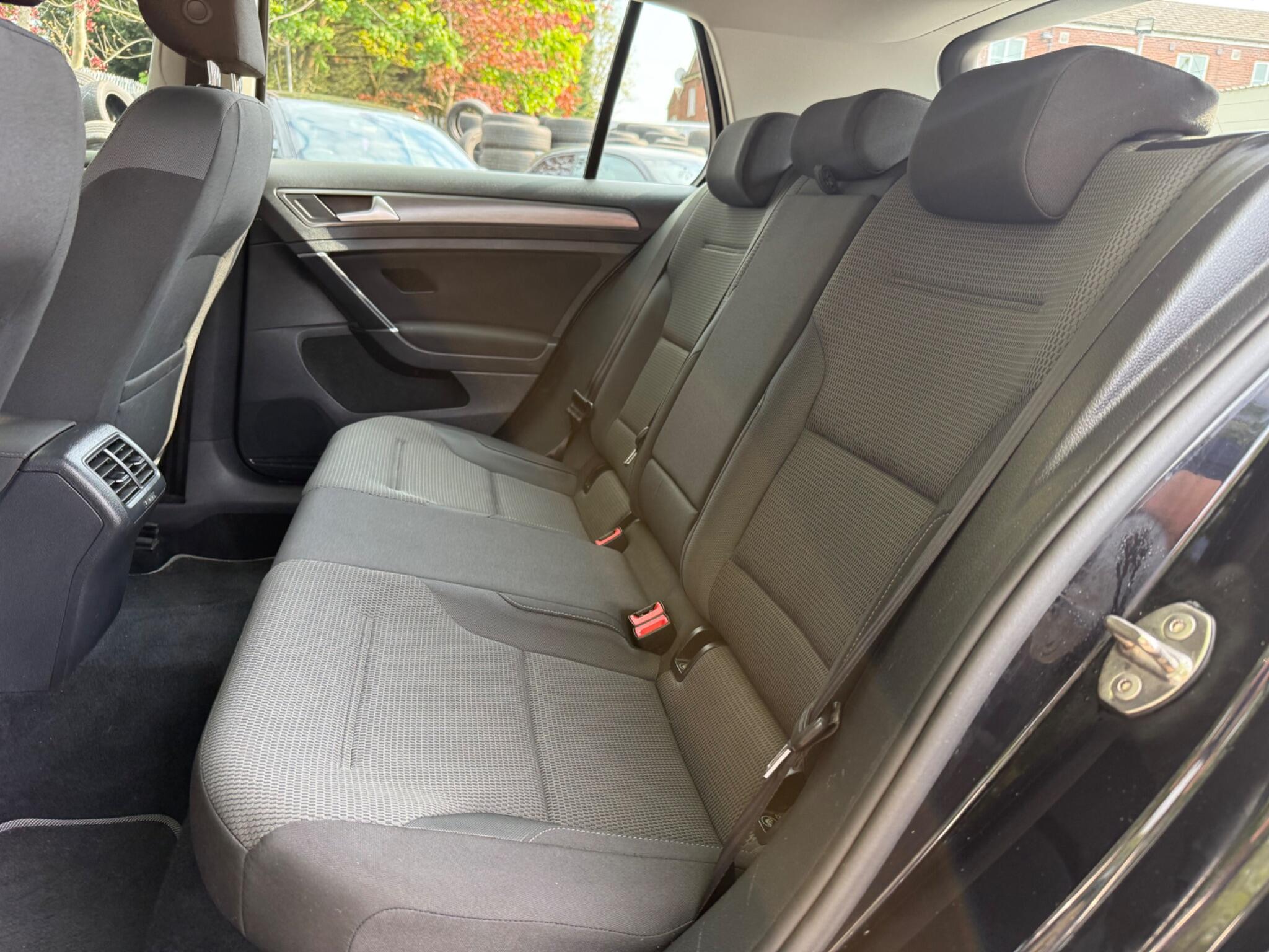 Volkswagen Golf - Image 24