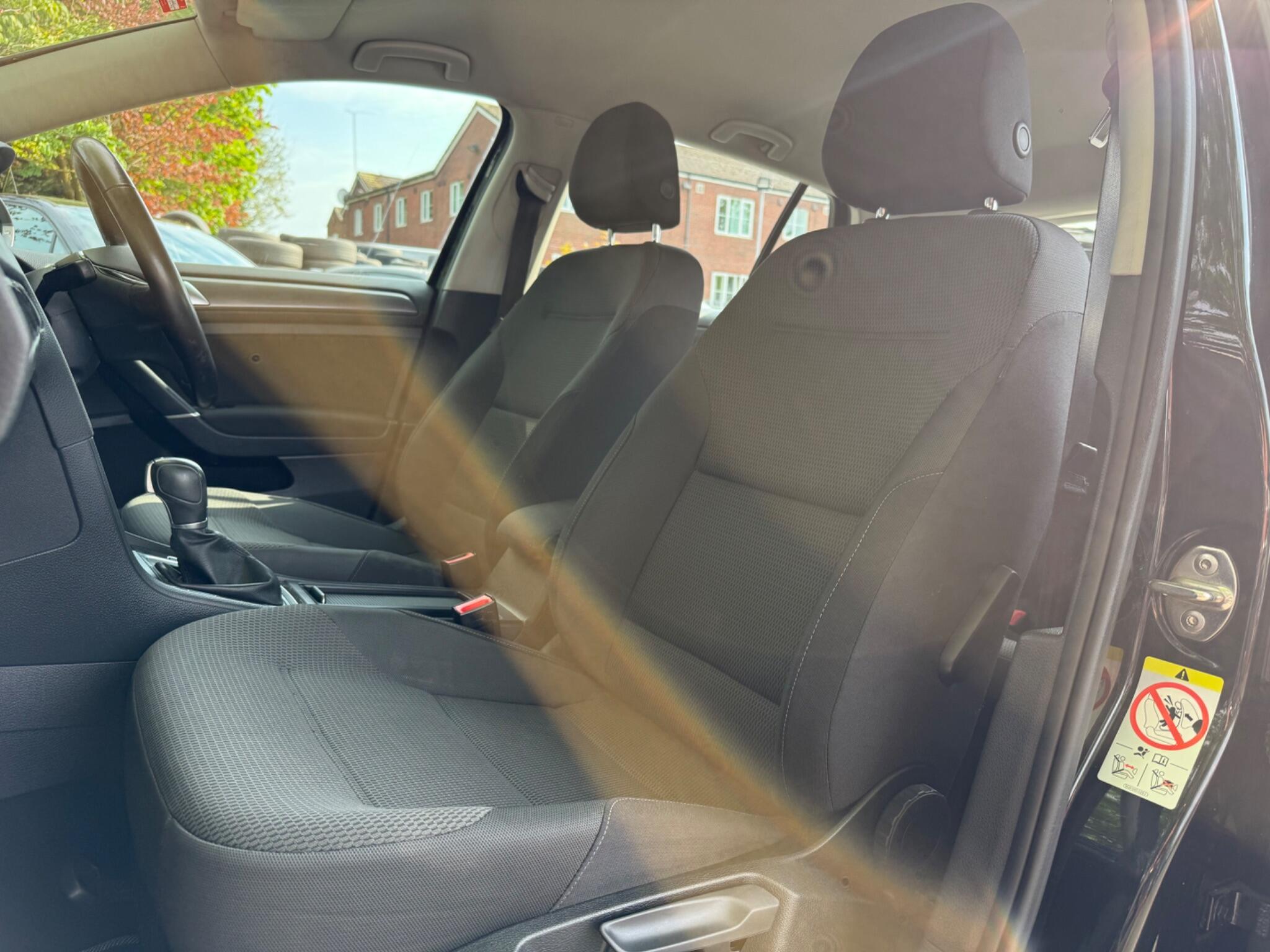 Volkswagen Golf - Image 25