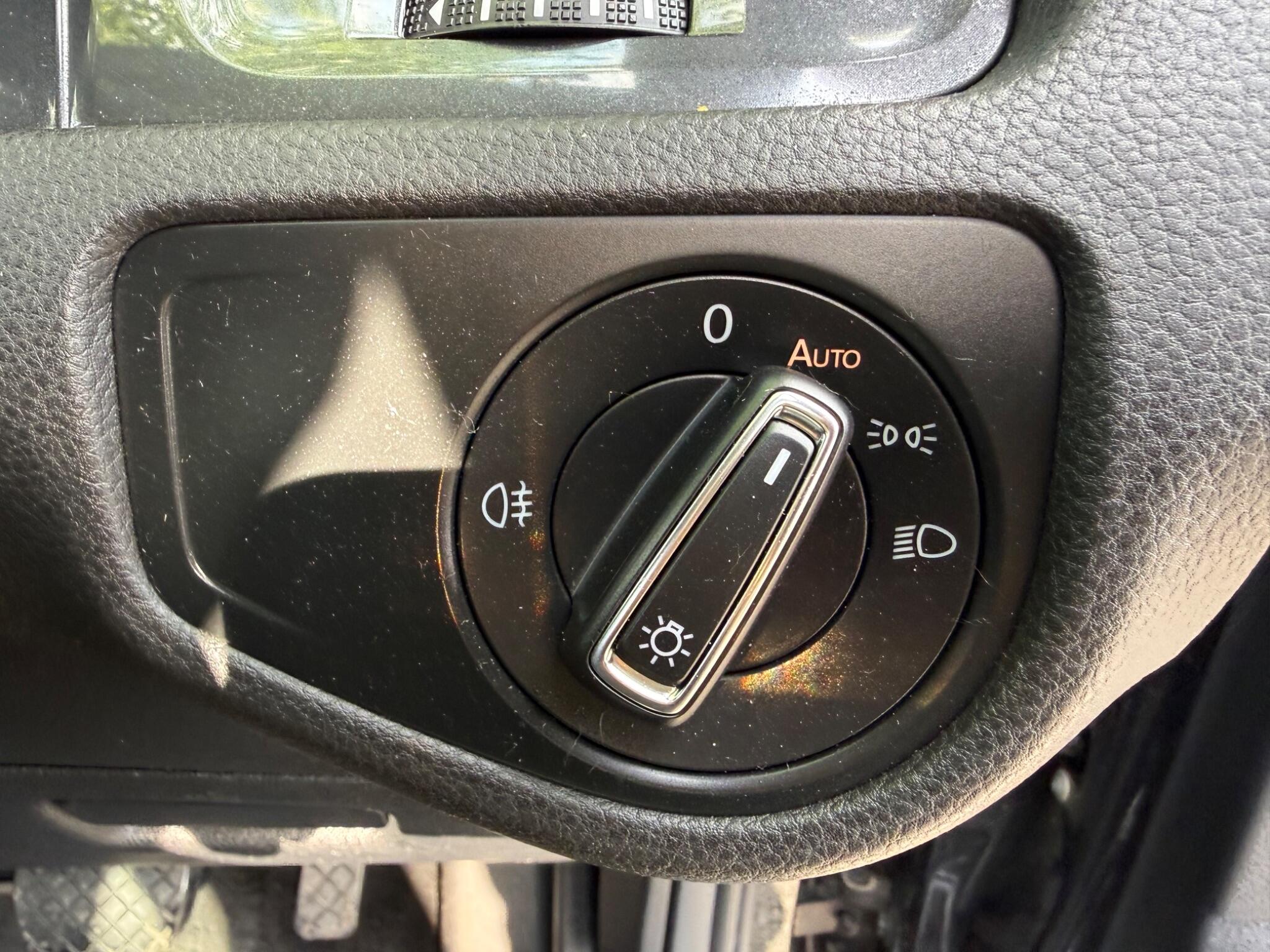 Volkswagen Golf - Image 26