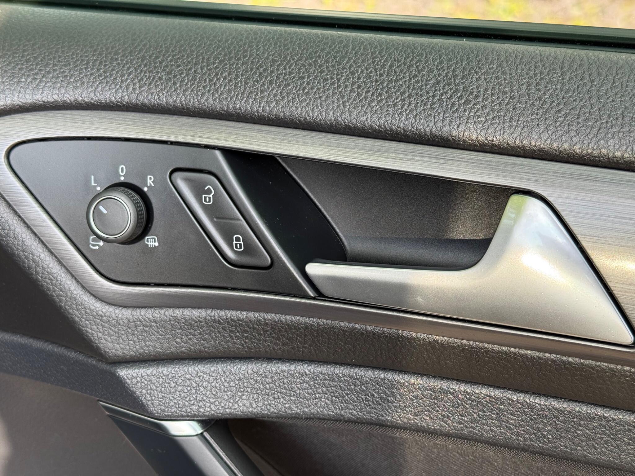 Volkswagen Golf - Image 27