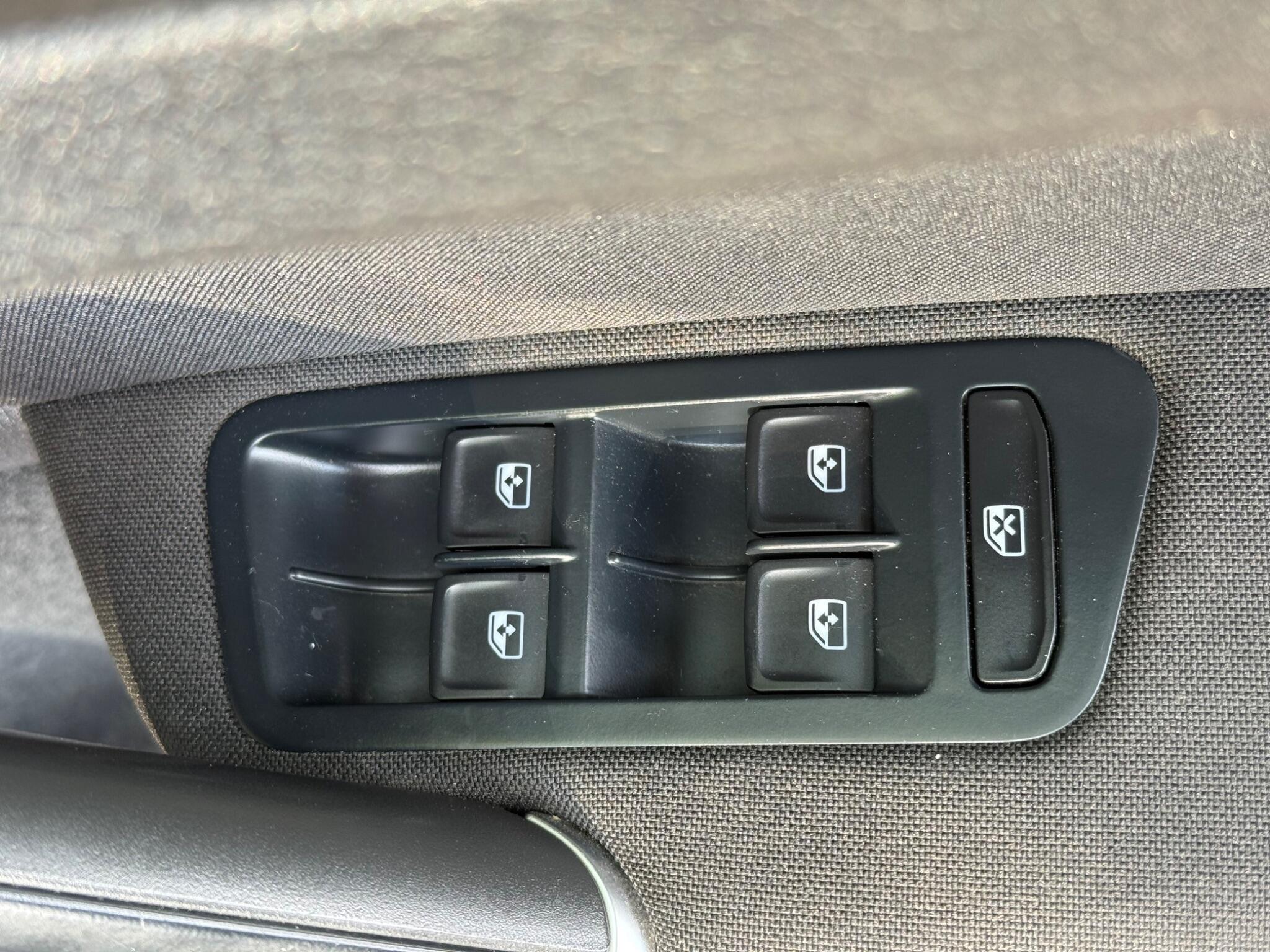 Volkswagen Golf - Image 28