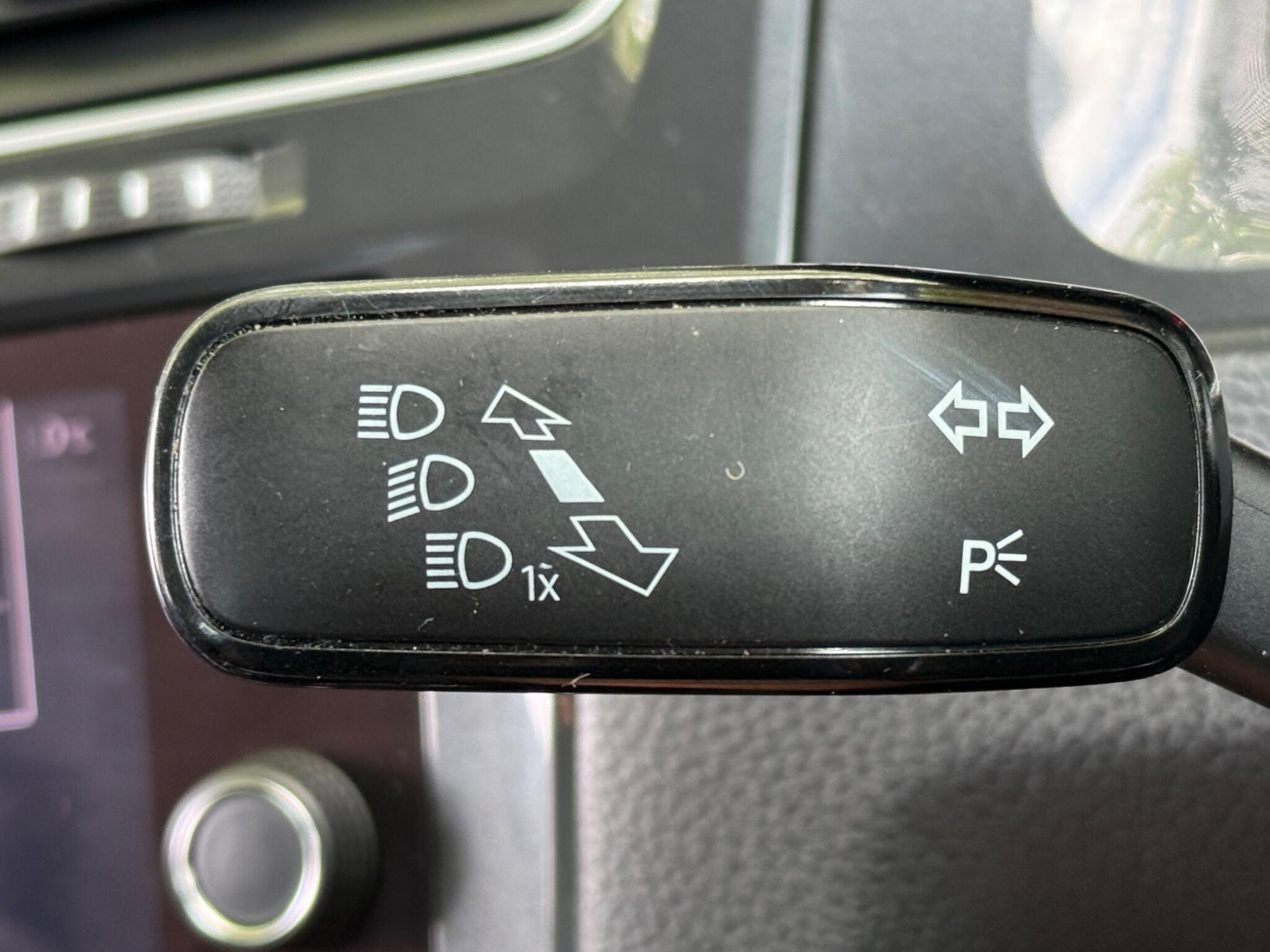Volkswagen Golf - Image 29