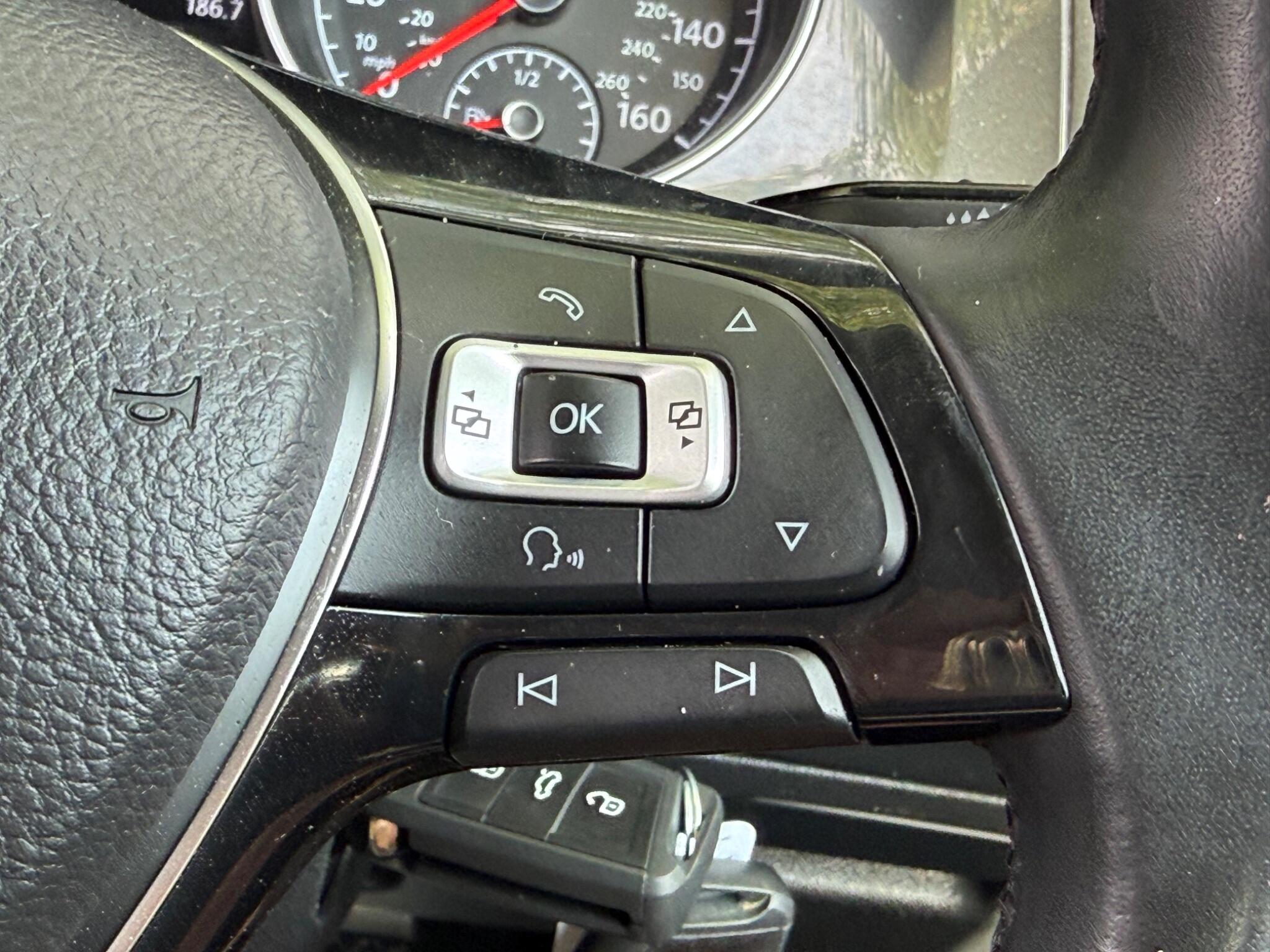 Volkswagen Golf - Image 30