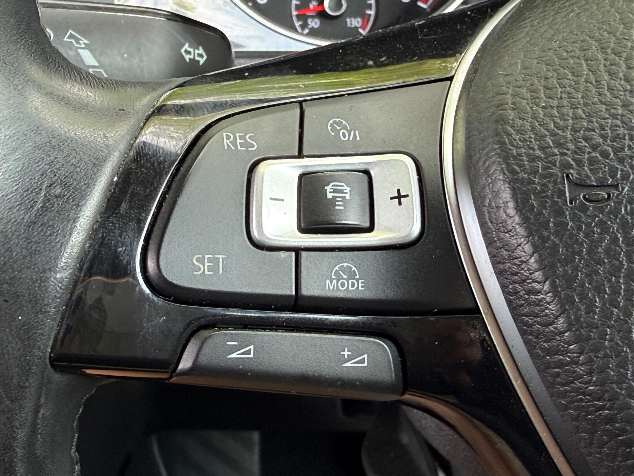 Volkswagen Golf - Image 31