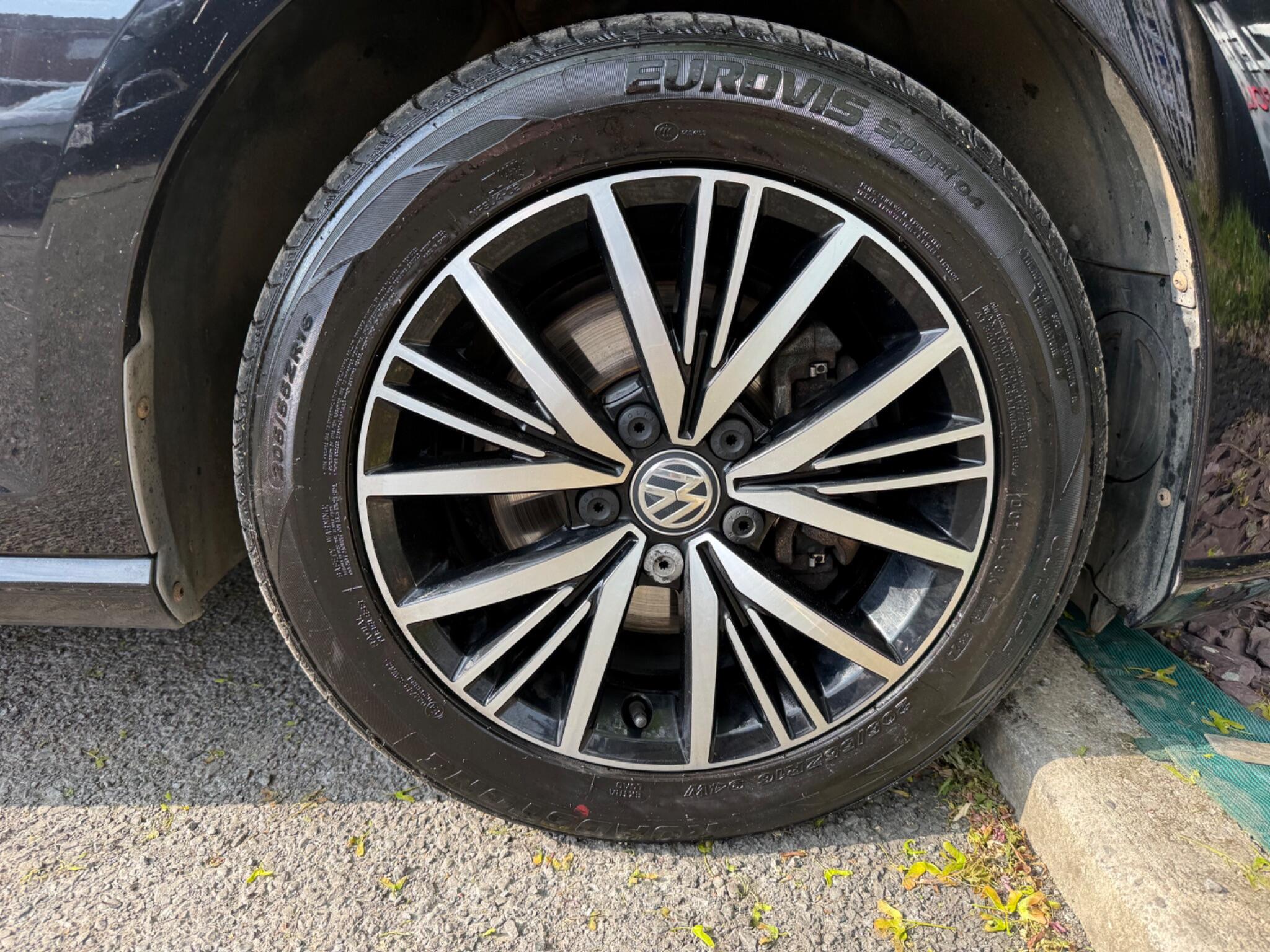 Volkswagen Golf - Image 34