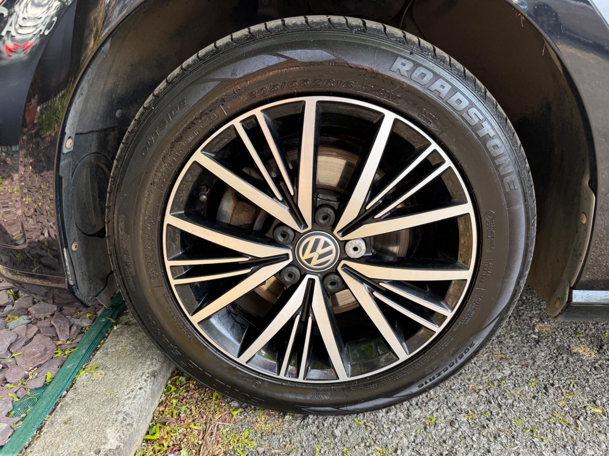 Volkswagen Golf - Image 37