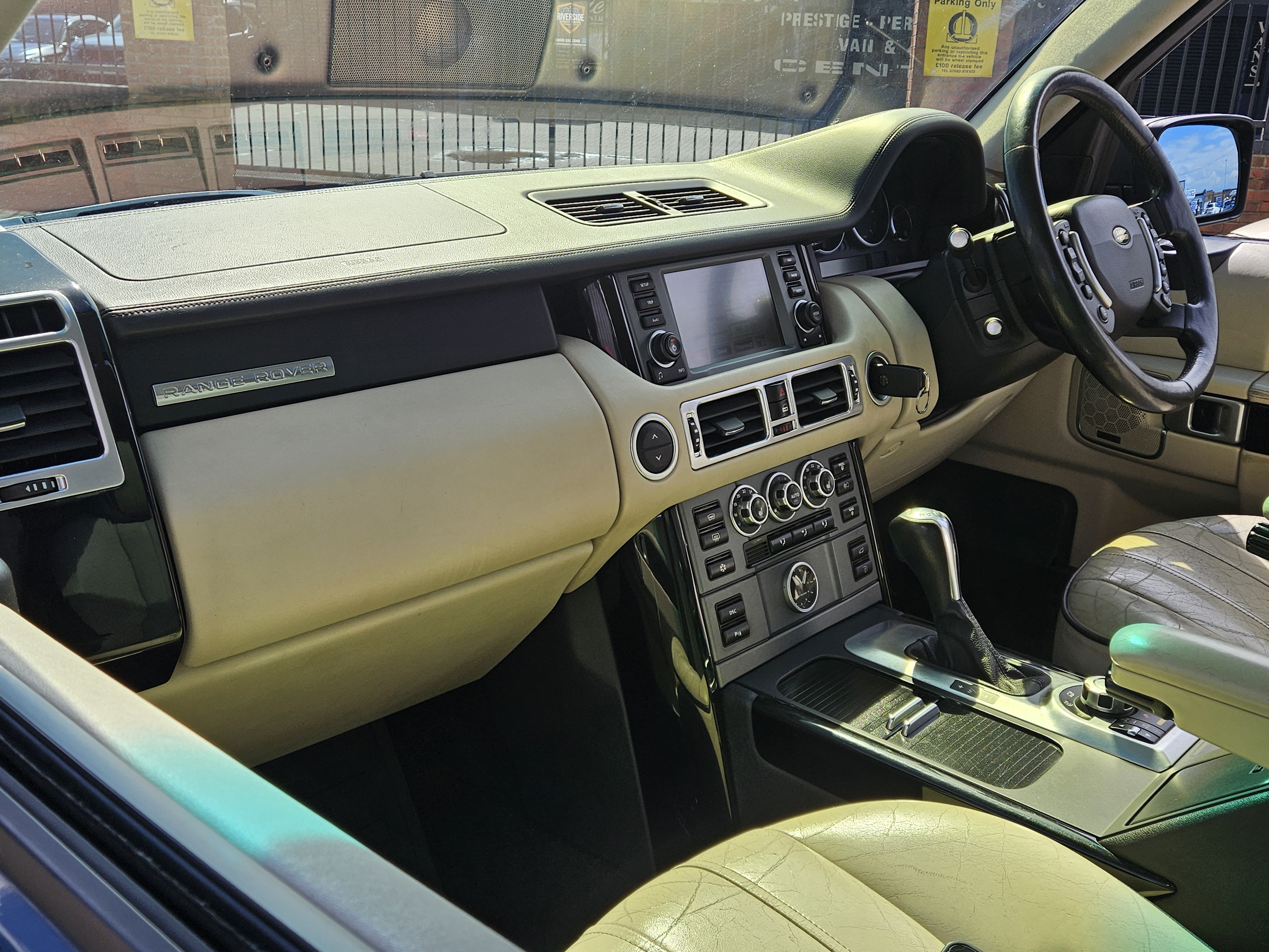 Land Rover Range Rover - Image 14