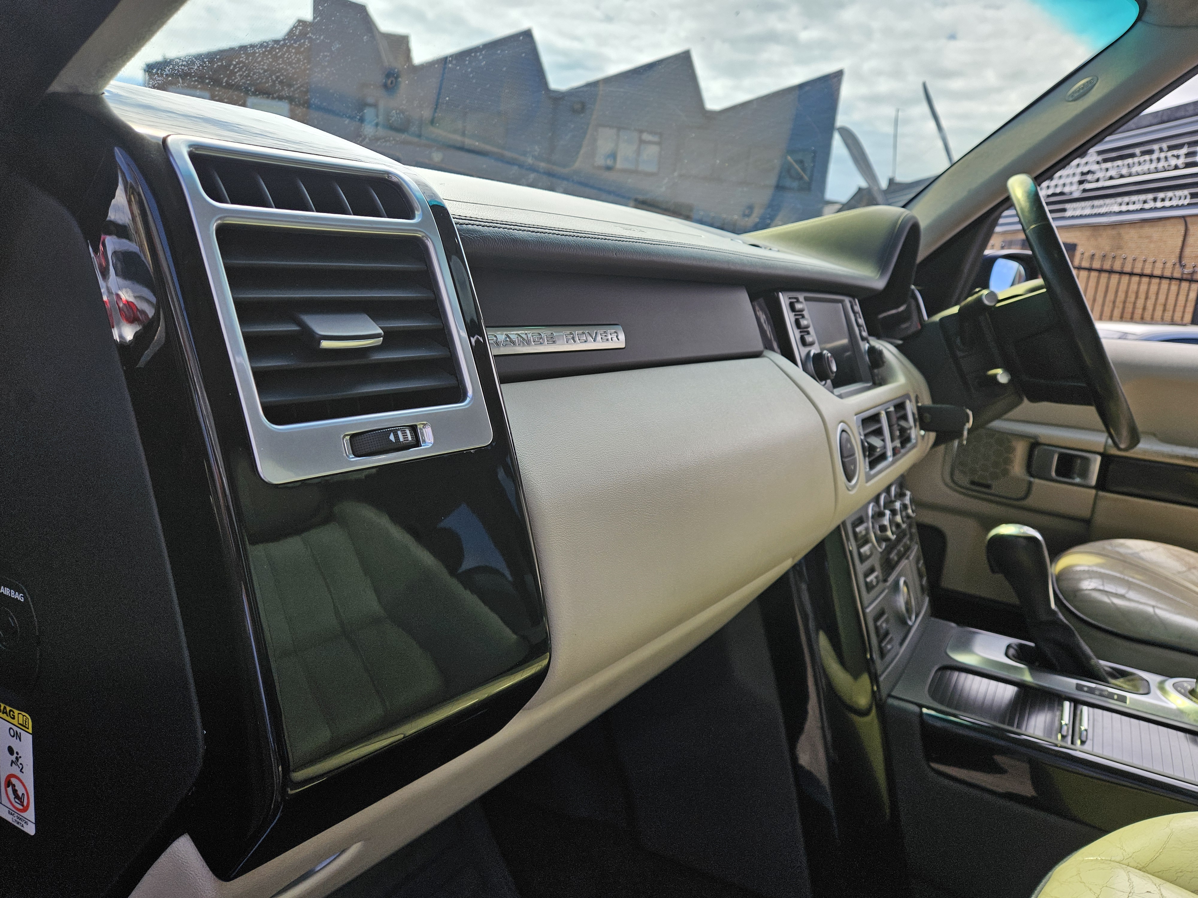 Land Rover Range Rover - Image 17