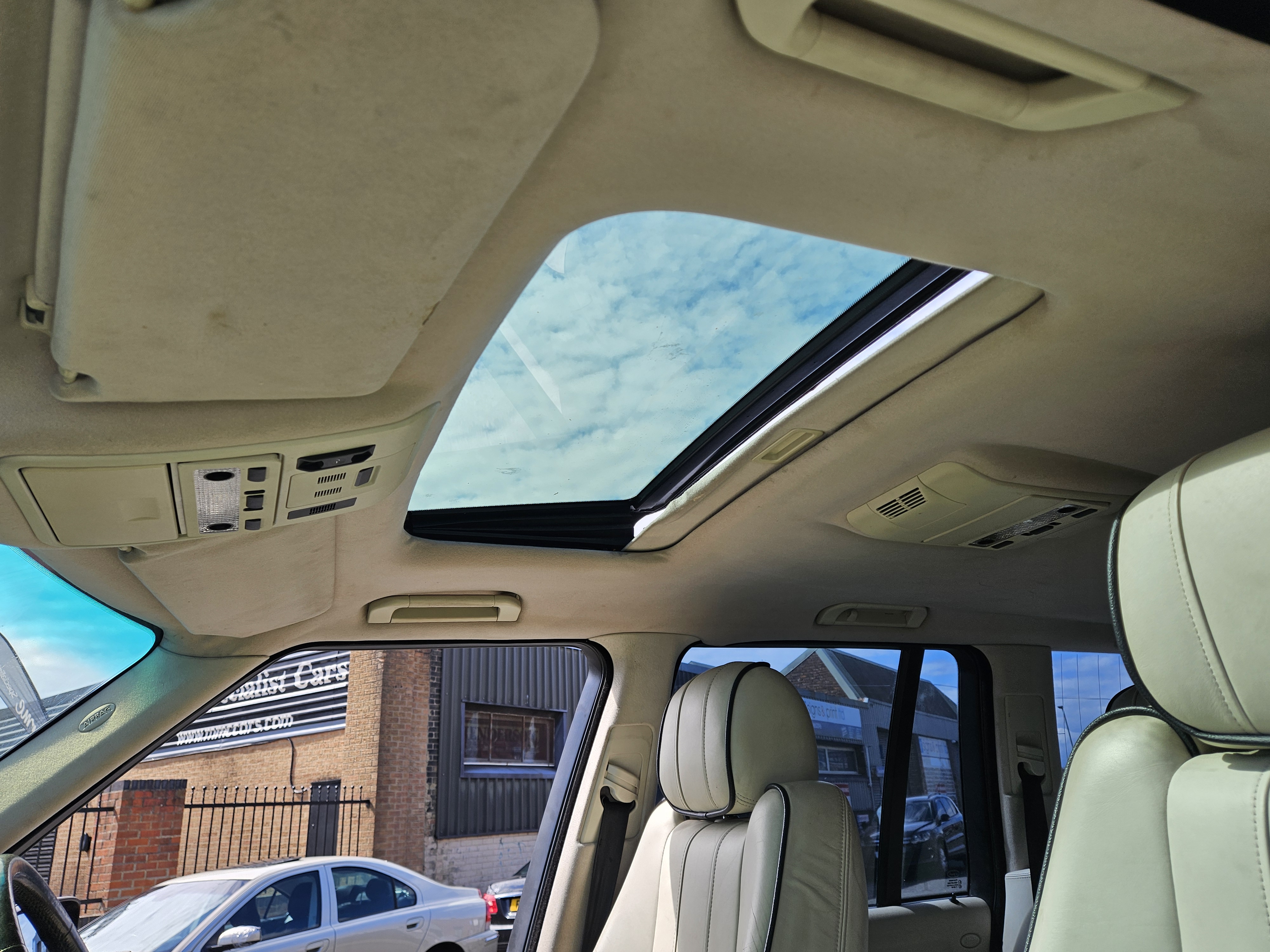 Land Rover Range Rover - Image 19