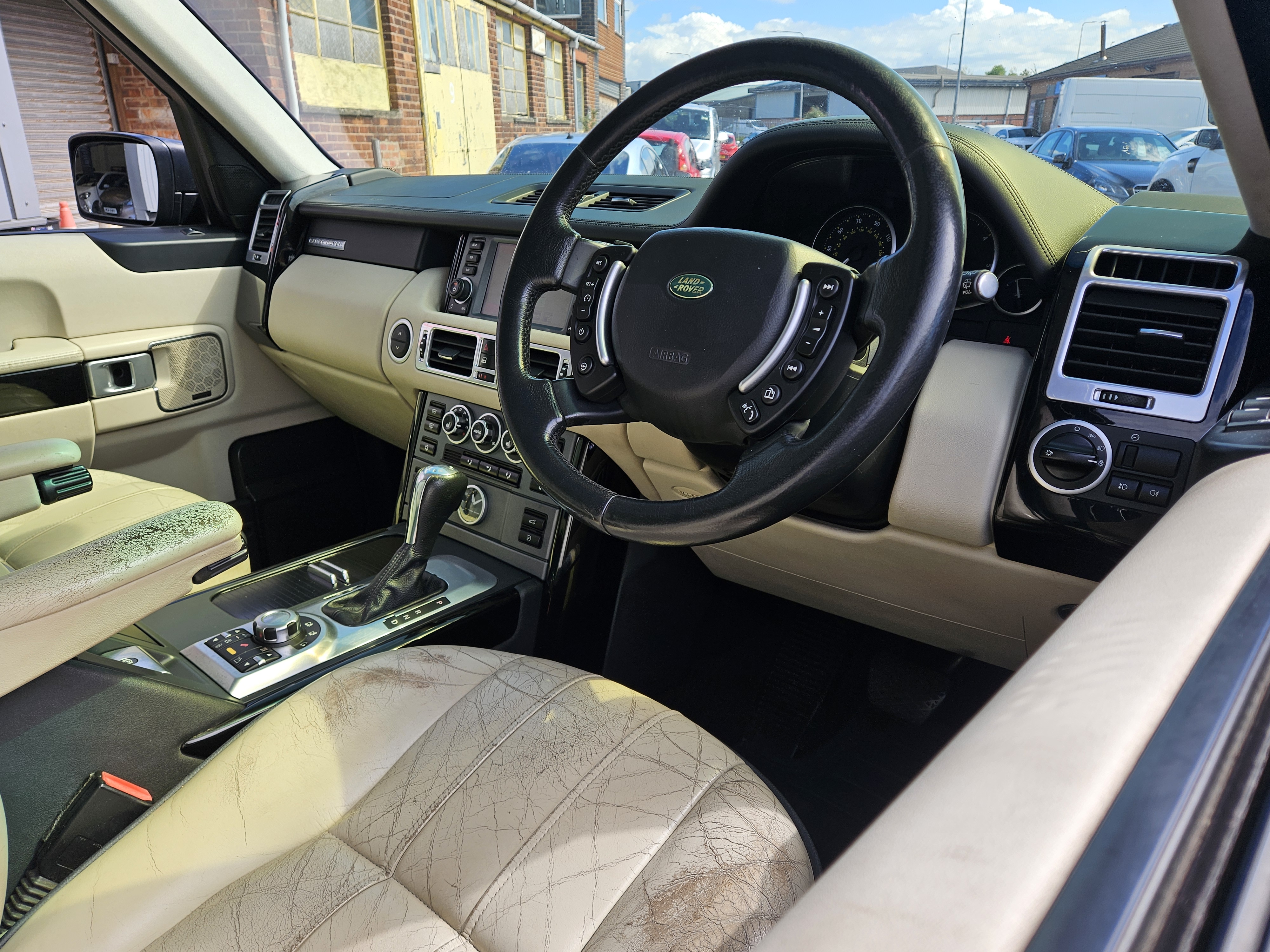 Land Rover Range Rover - Image 27