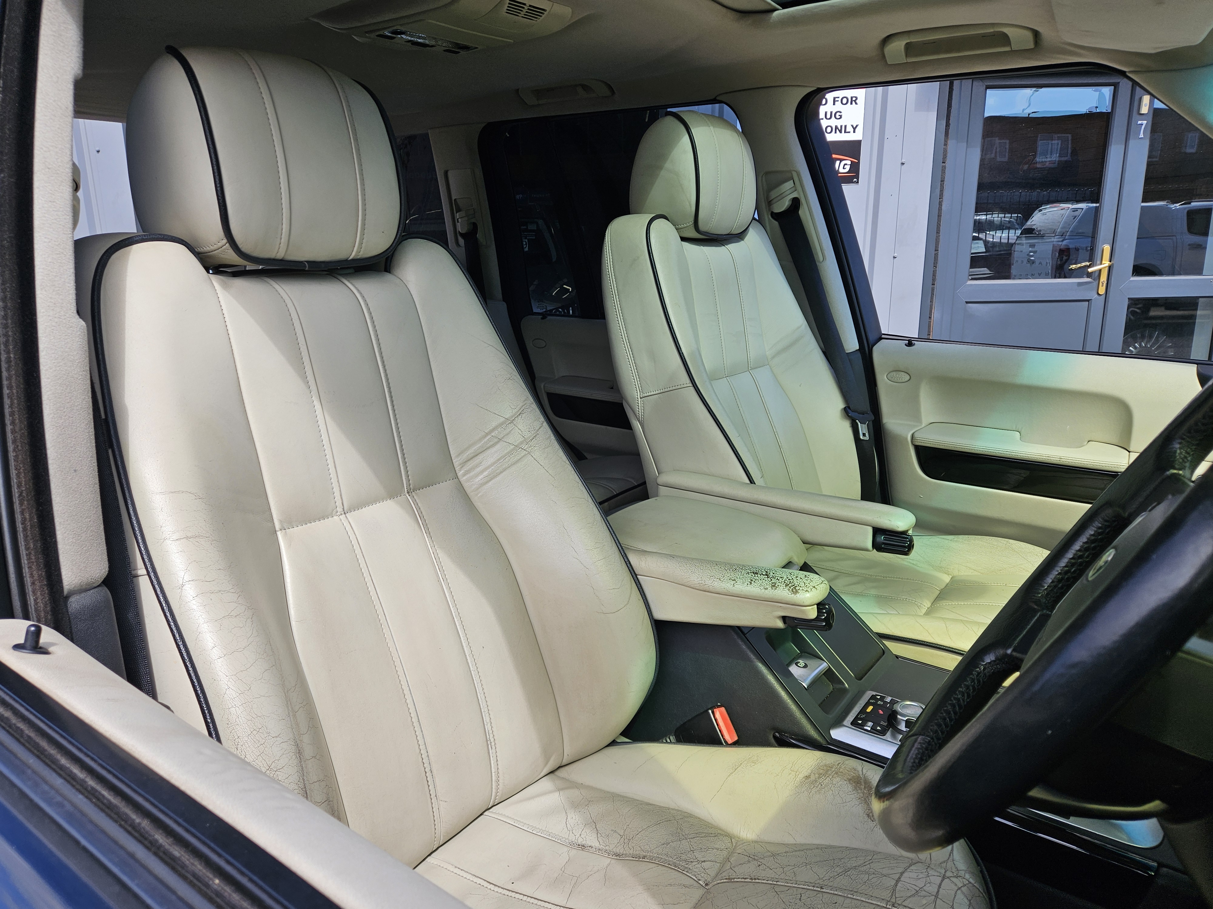 Land Rover Range Rover - Image 32