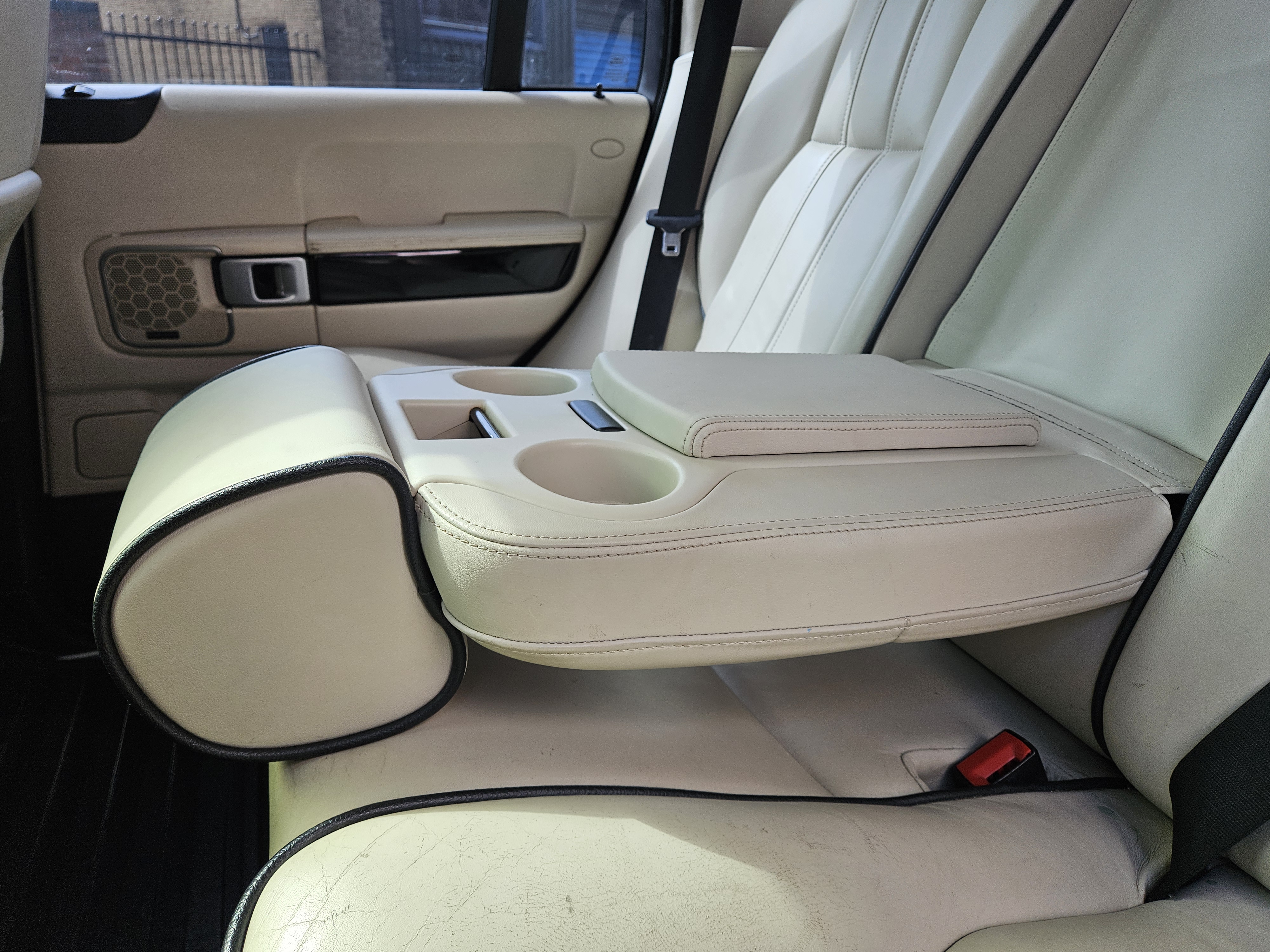 Land Rover Range Rover - Image 34