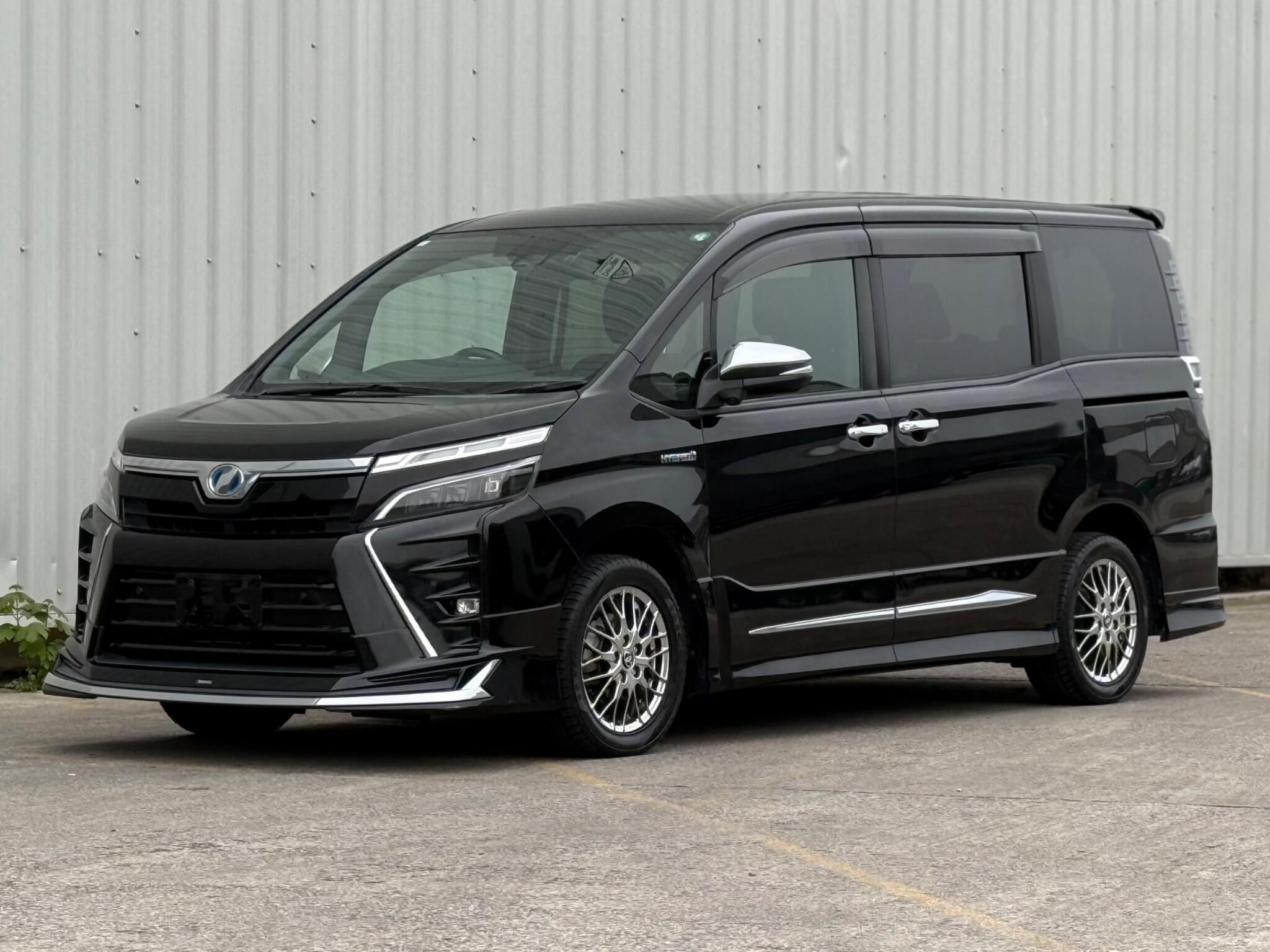 Toyota Voxy - Image 13