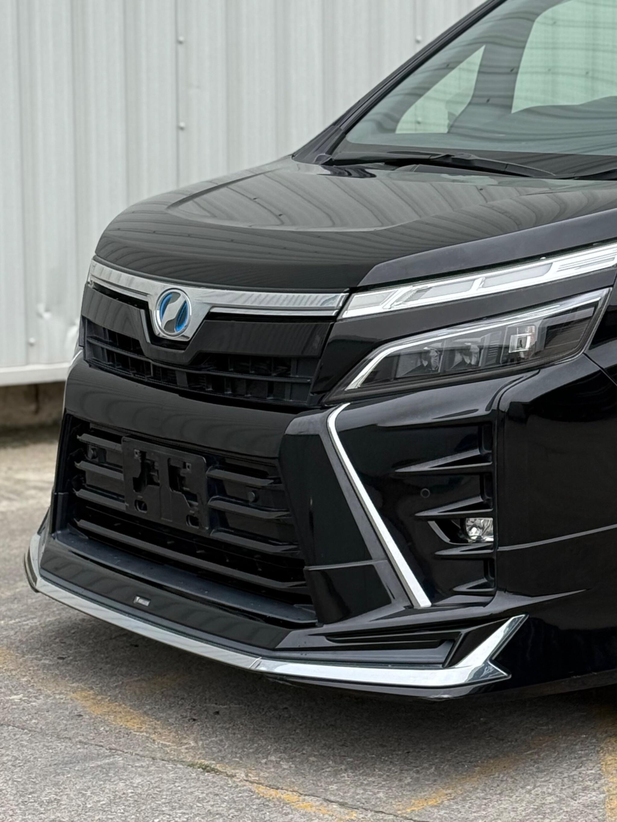 Toyota Voxy - Image 14