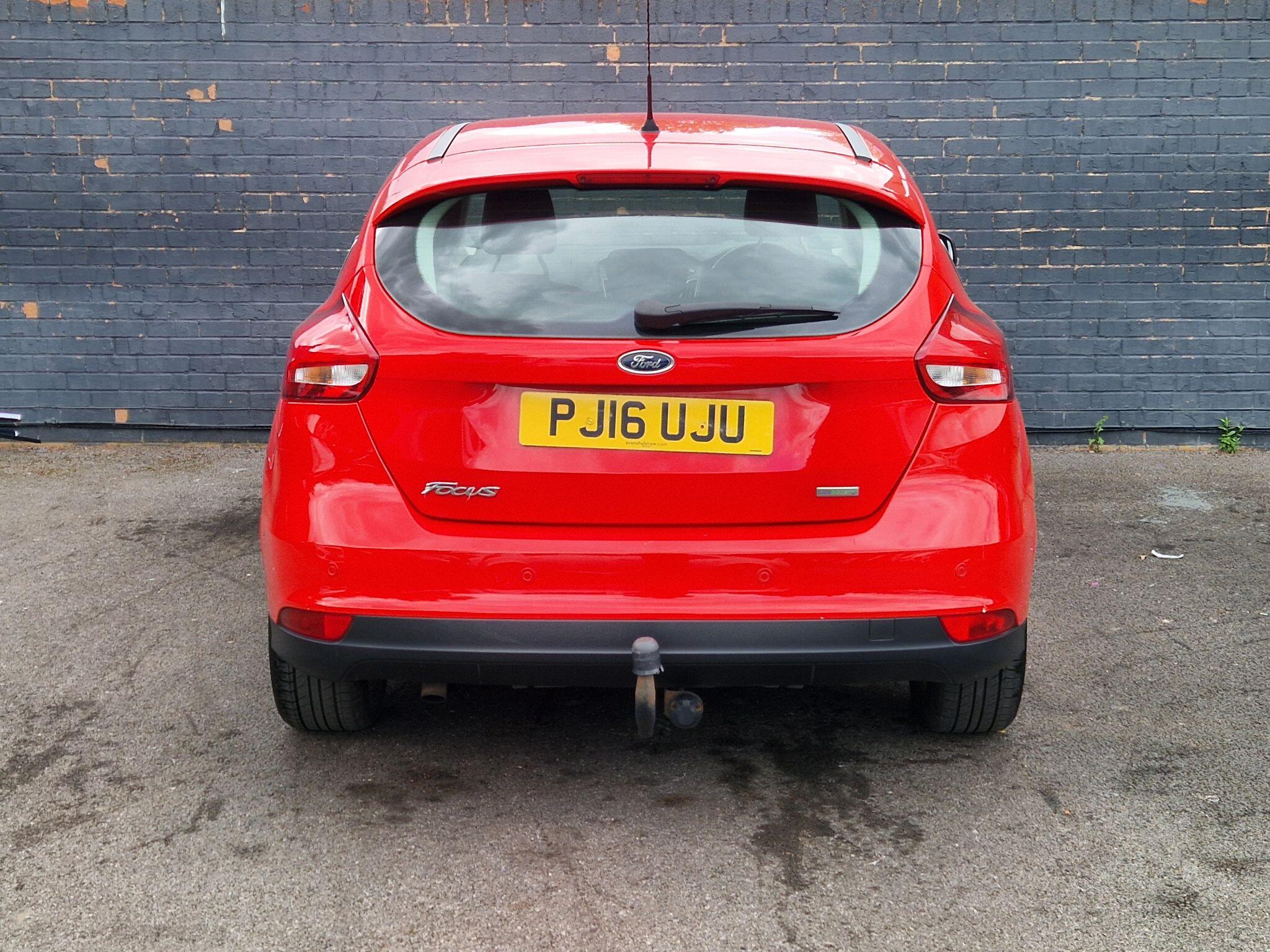 Ford Focus - Image 9