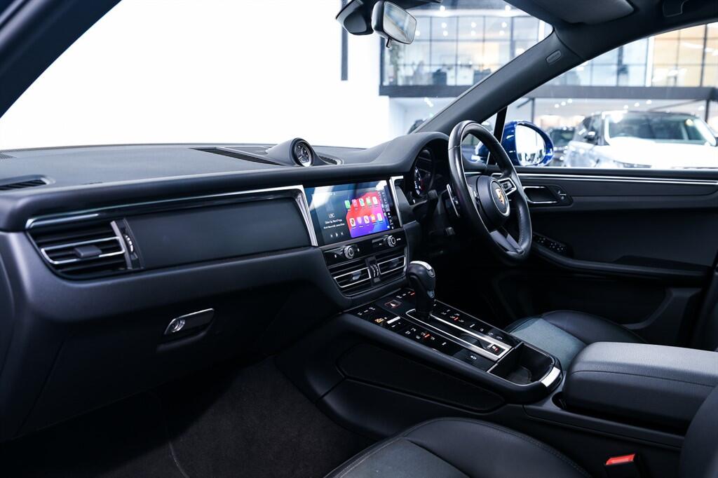 Porsche Macan - Image 12