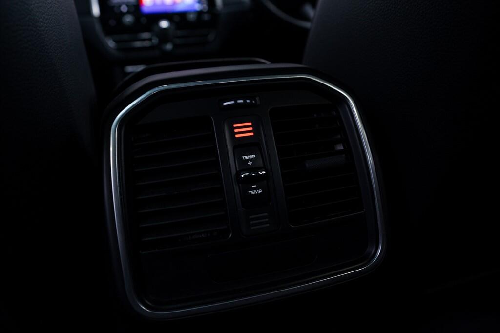 Porsche Macan - Image 15