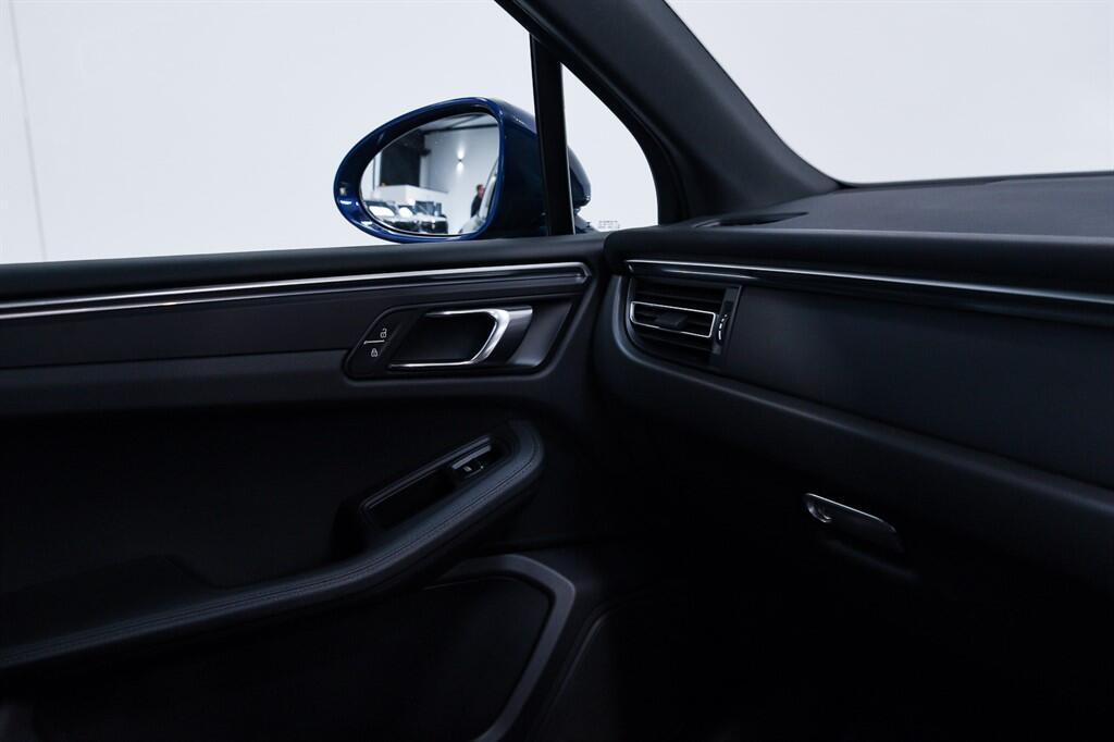 Porsche Macan - Image 16