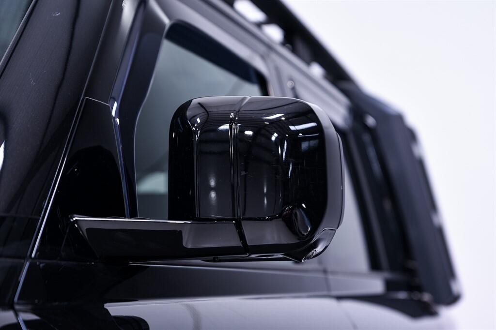 Land Rover Defender 110 - Image 11