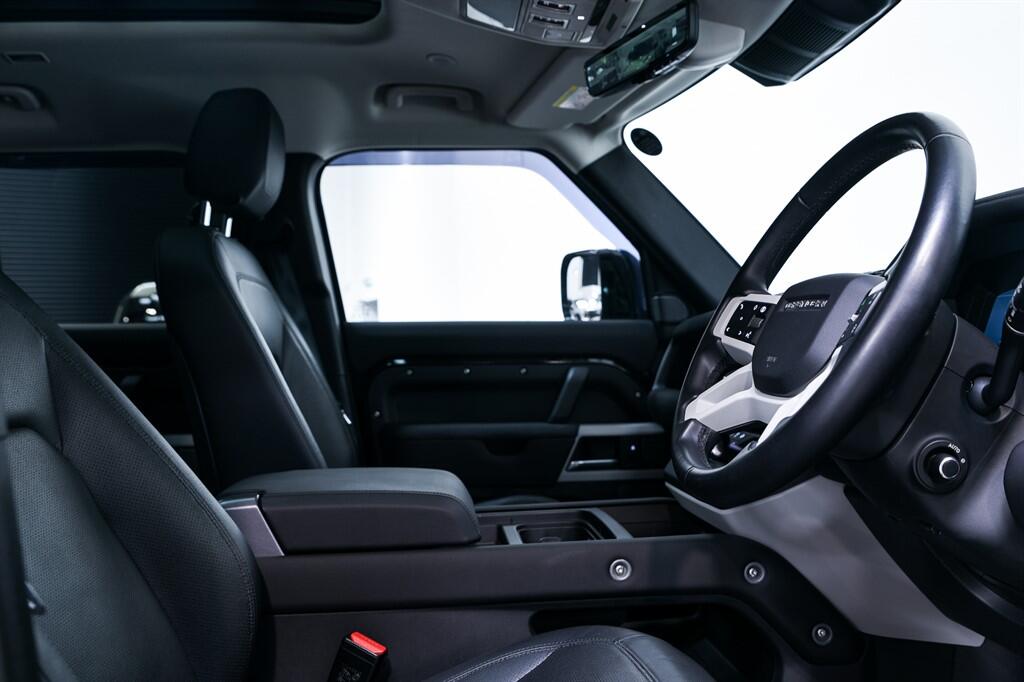 Land Rover Defender 110 - Image 13