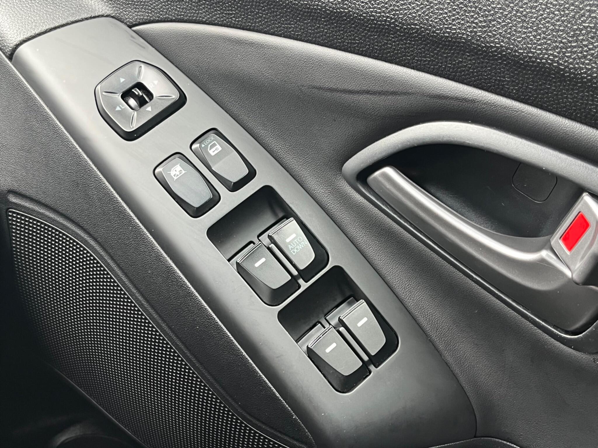 Hyundai ix35 - Image 34