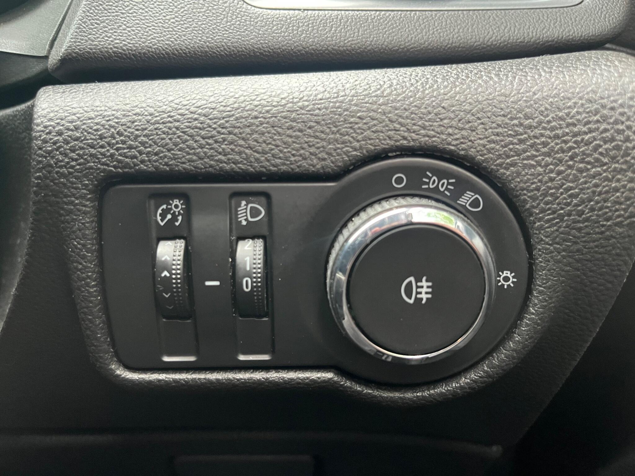 Vauxhall Astra - Image 34