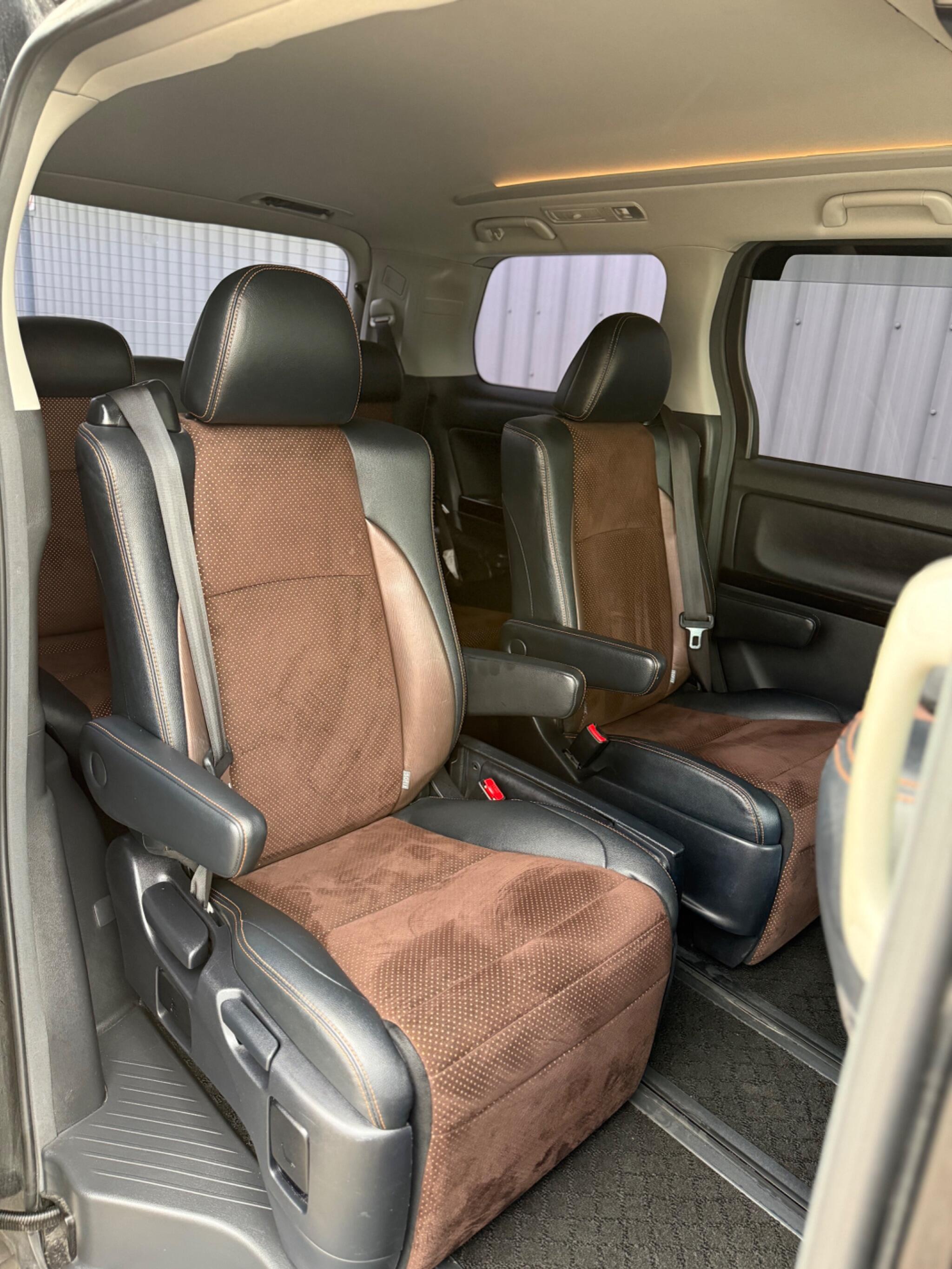 Toyota Alphard - Image 27