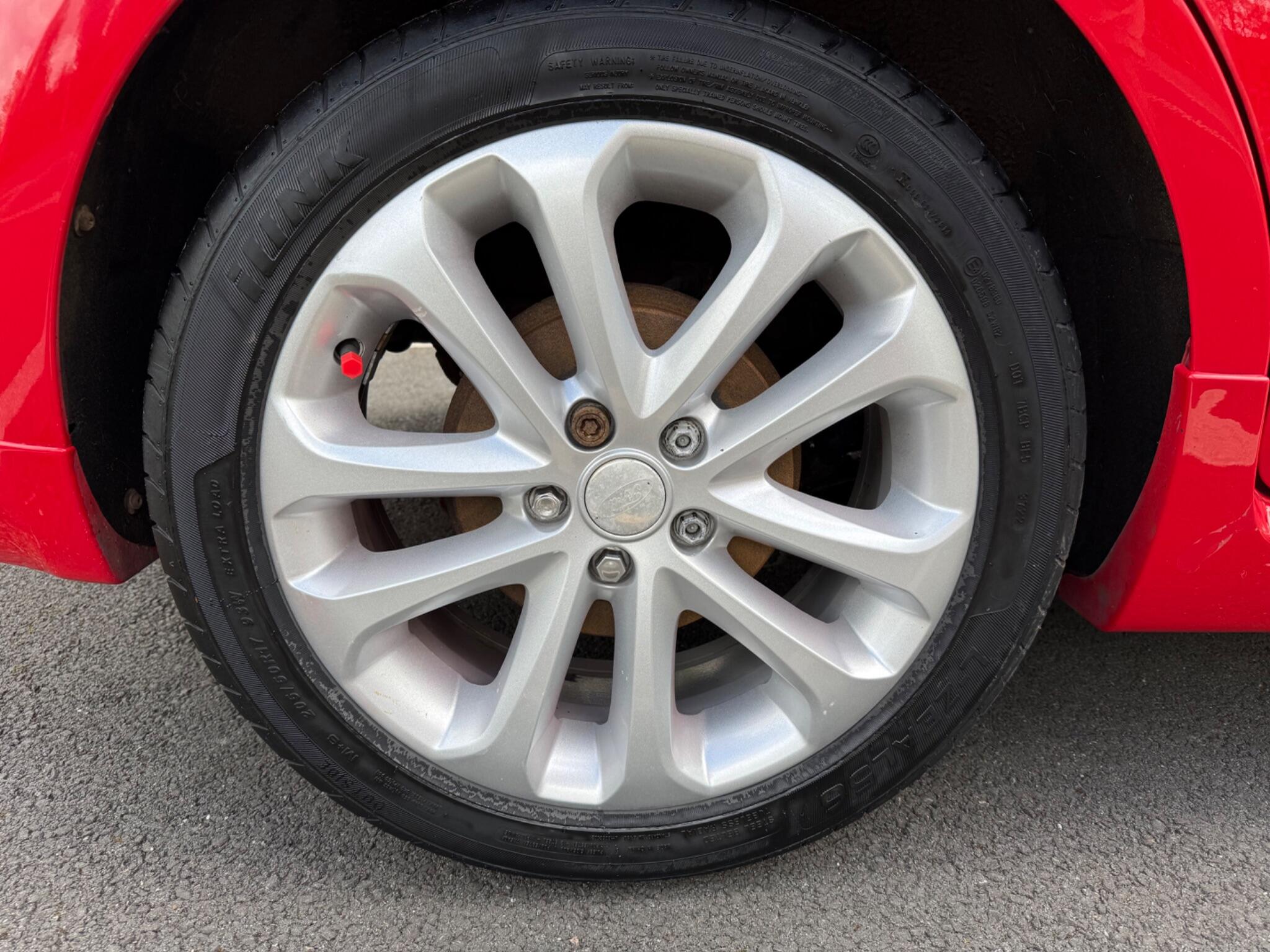 Ford Focus - Image 11