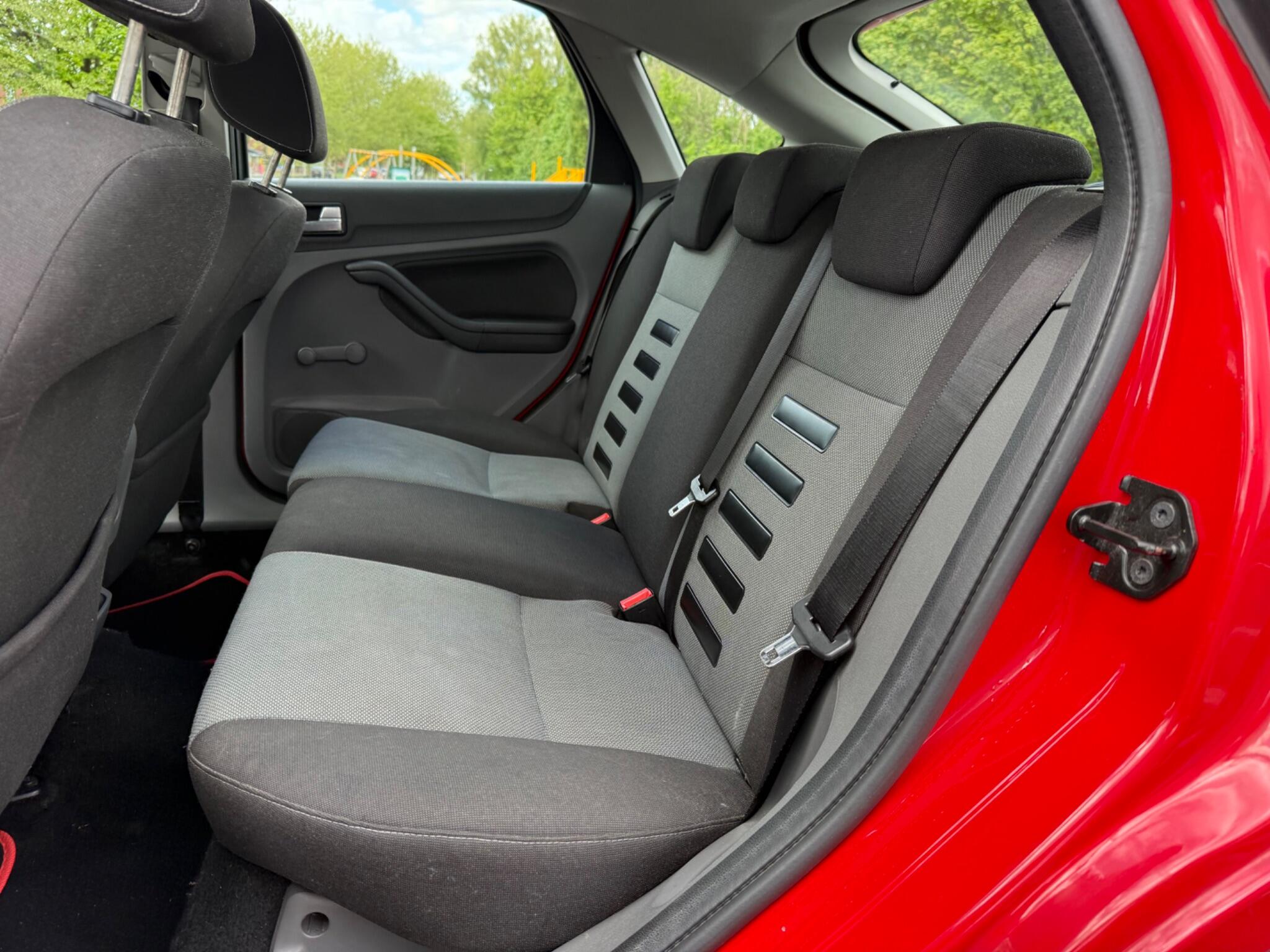 Ford Focus - Image 16