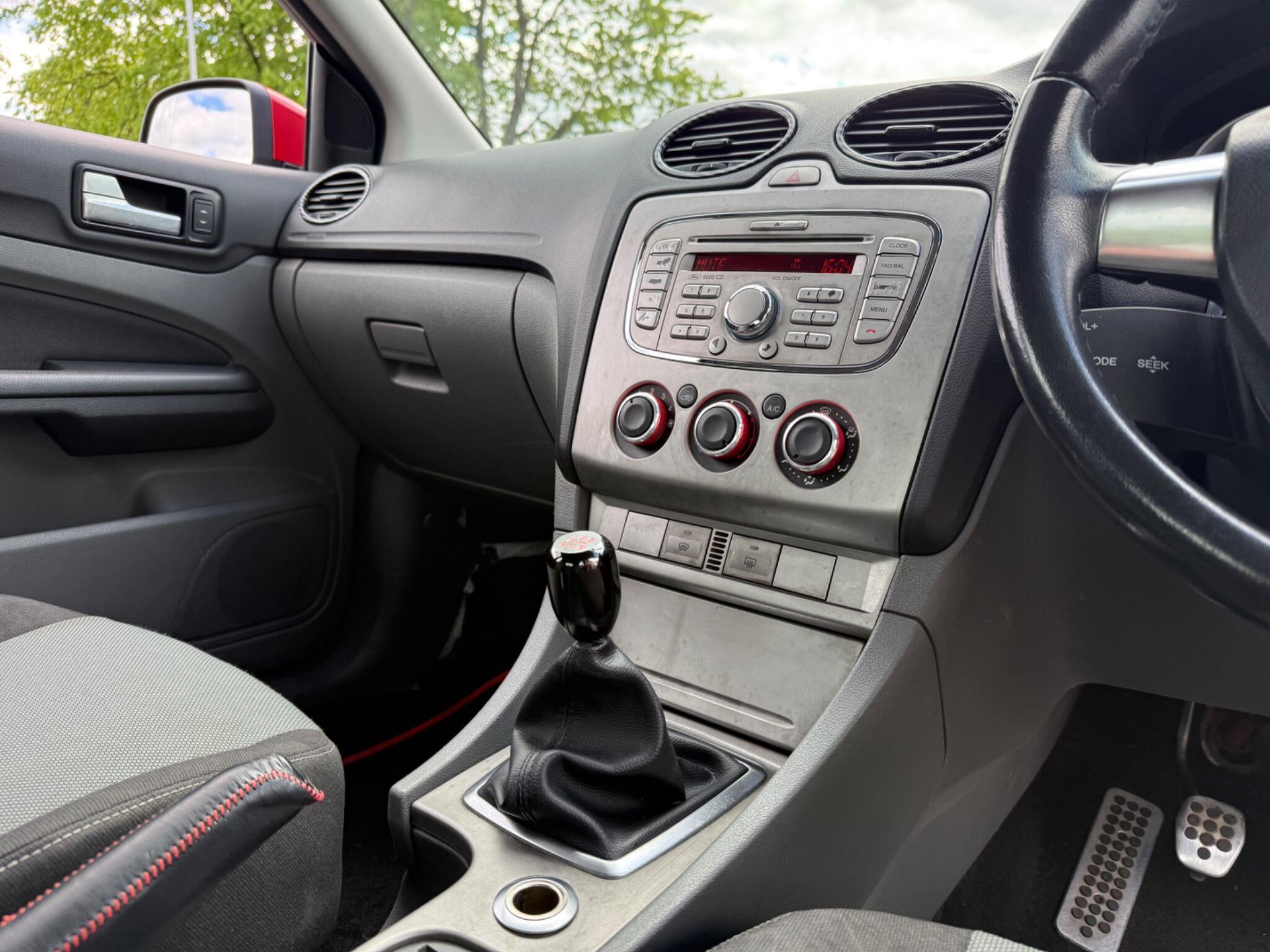 Ford Focus - Image 18