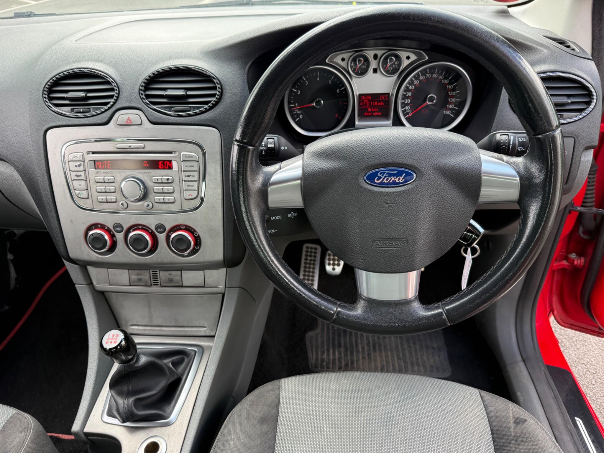 Ford Focus - Image 21