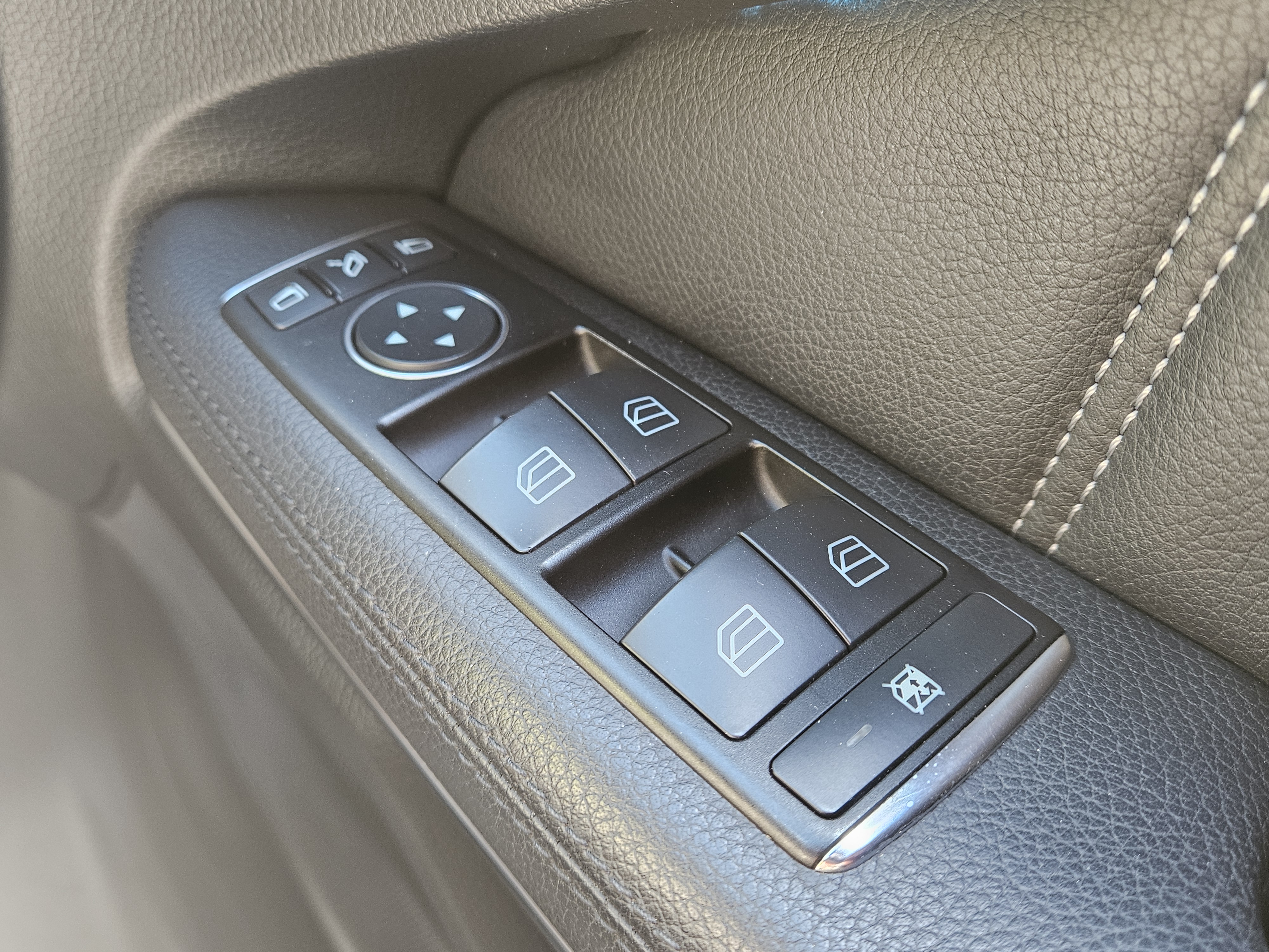 Mercedes E Class - Image 30