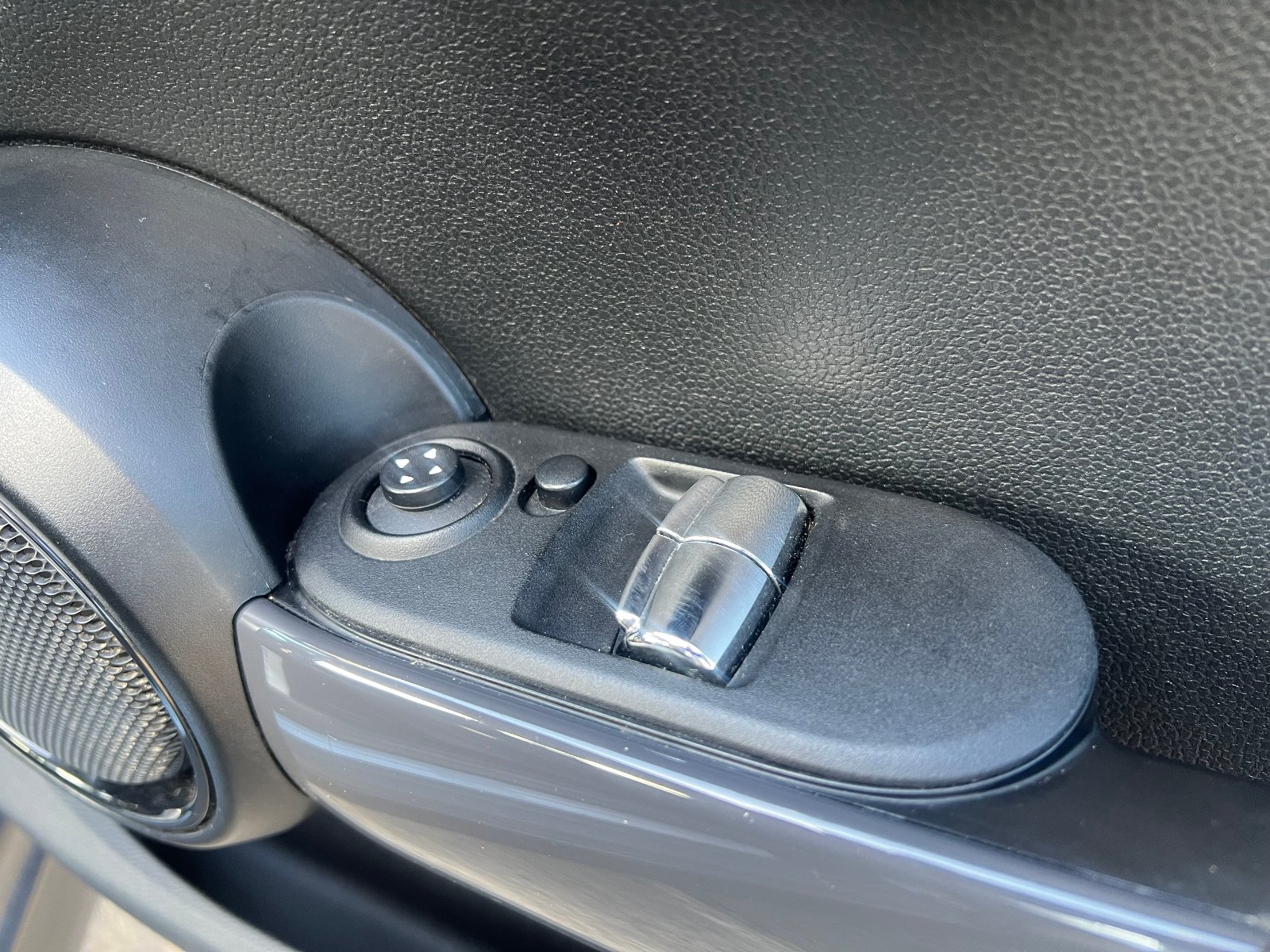 MINI Hatch - Image 18